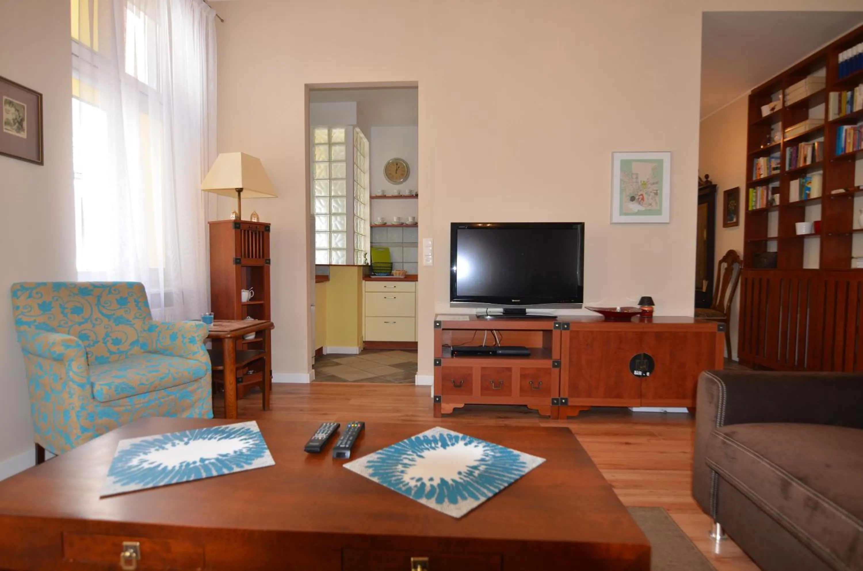 Seating area in Victus Apartamenty, Apartamenty Adams