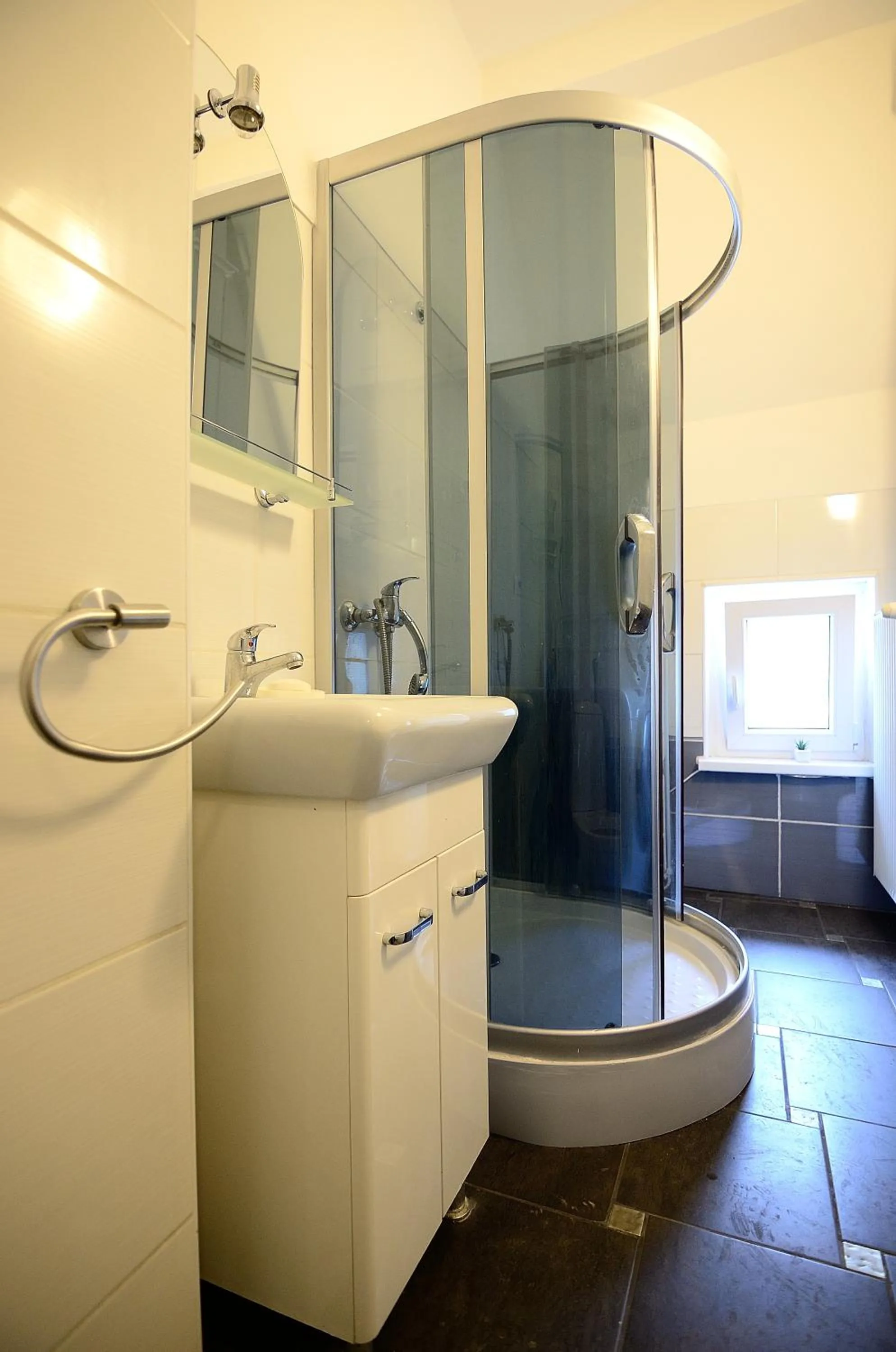 Shower in Victus Apartamenty, Apartamenty Adams