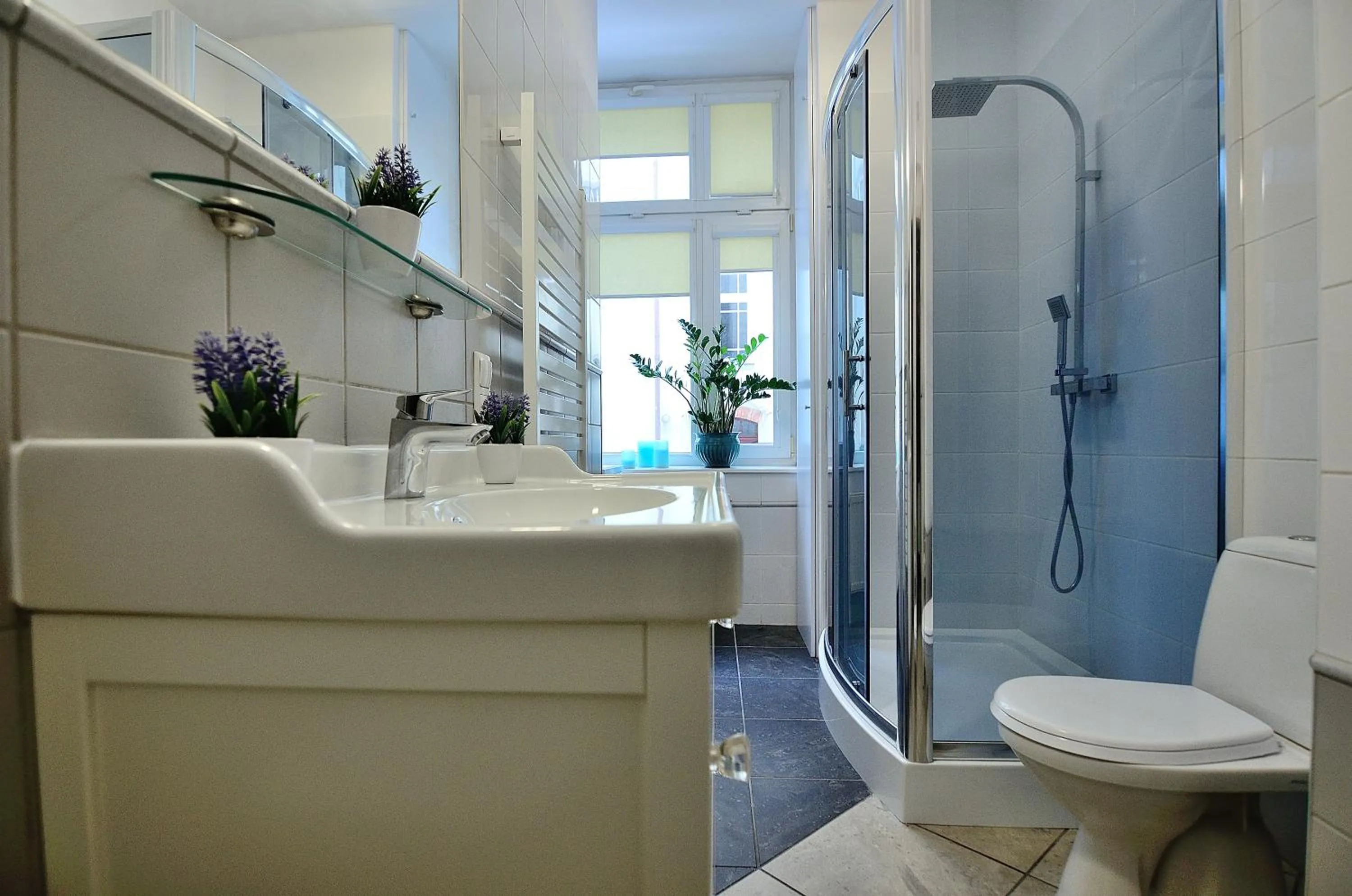 Bathroom in Victus Apartamenty, Apartamenty Adams