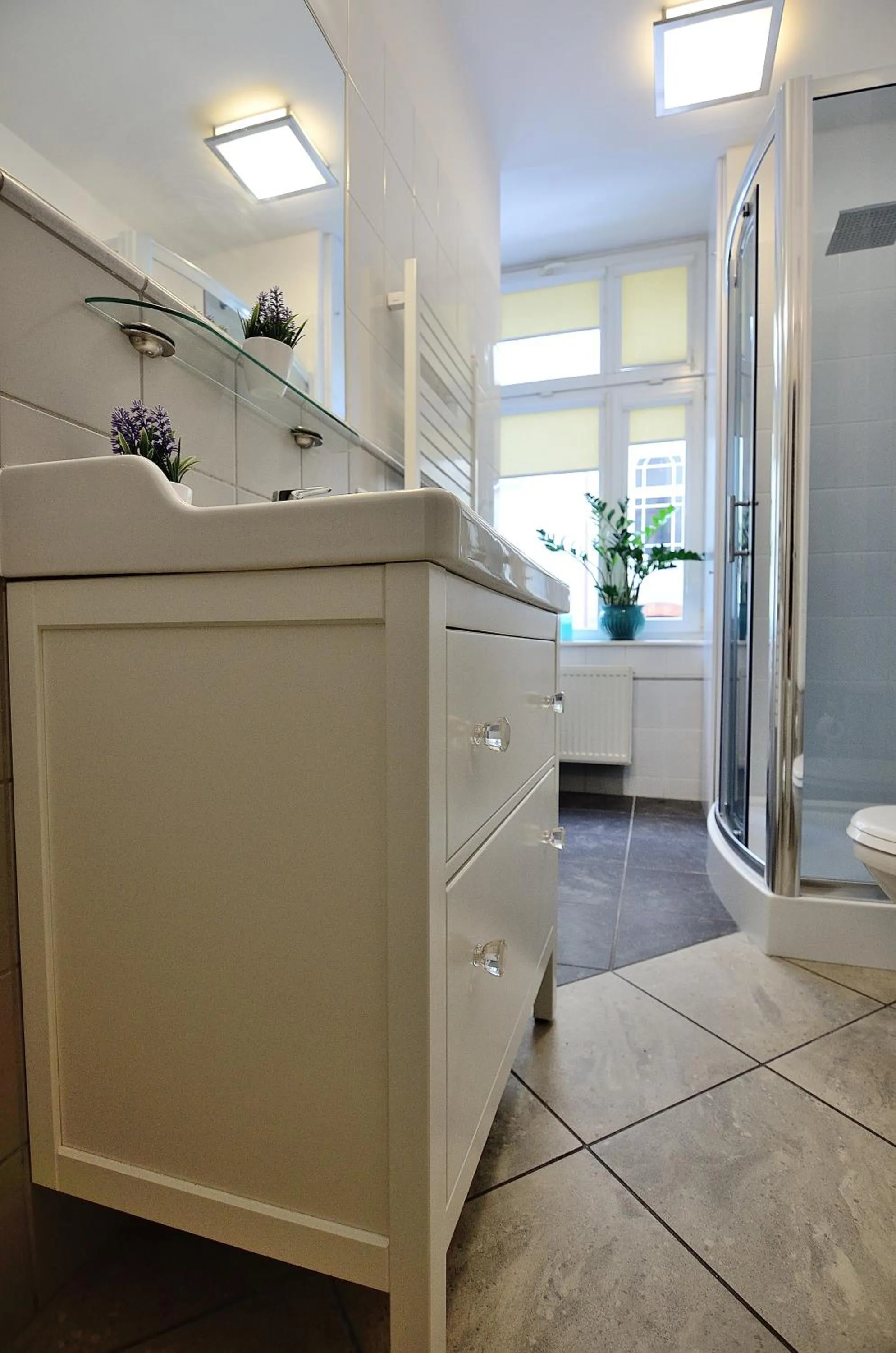 Bathroom in Victus Apartamenty, Apartamenty Adams
