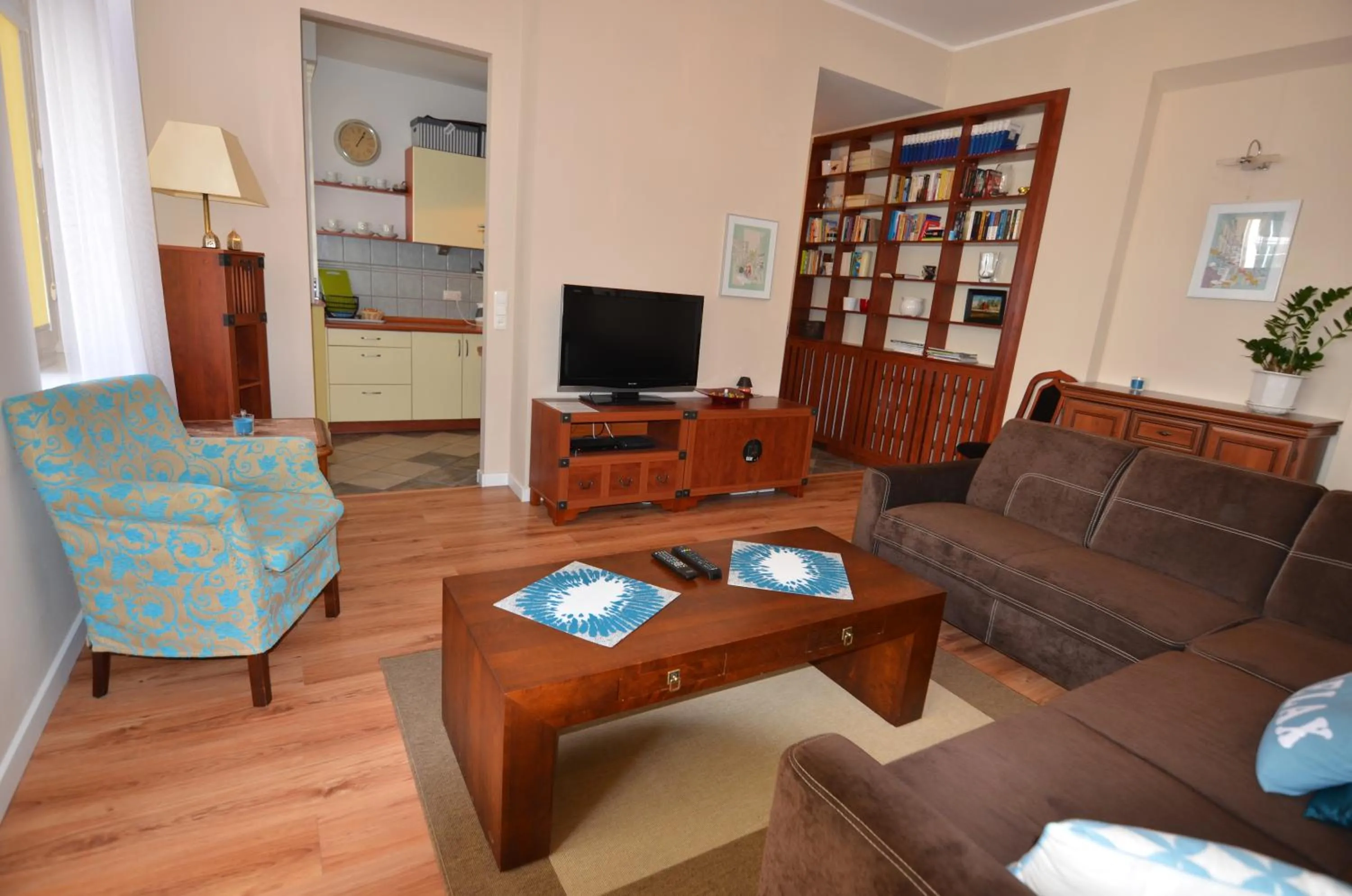 Seating area in Victus Apartamenty, Apartamenty Adams