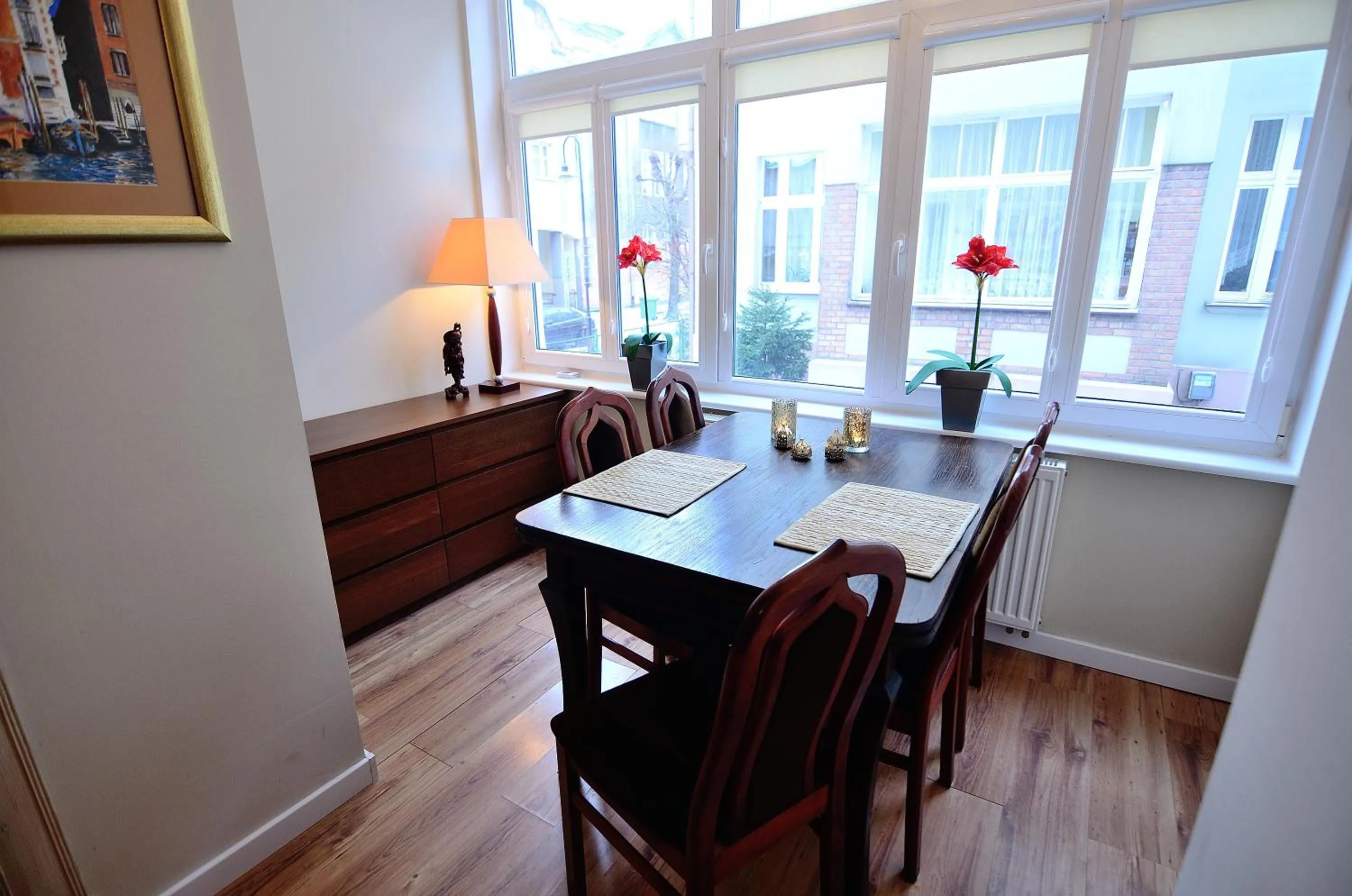Dining area in Victus Apartamenty, Apartamenty Adams