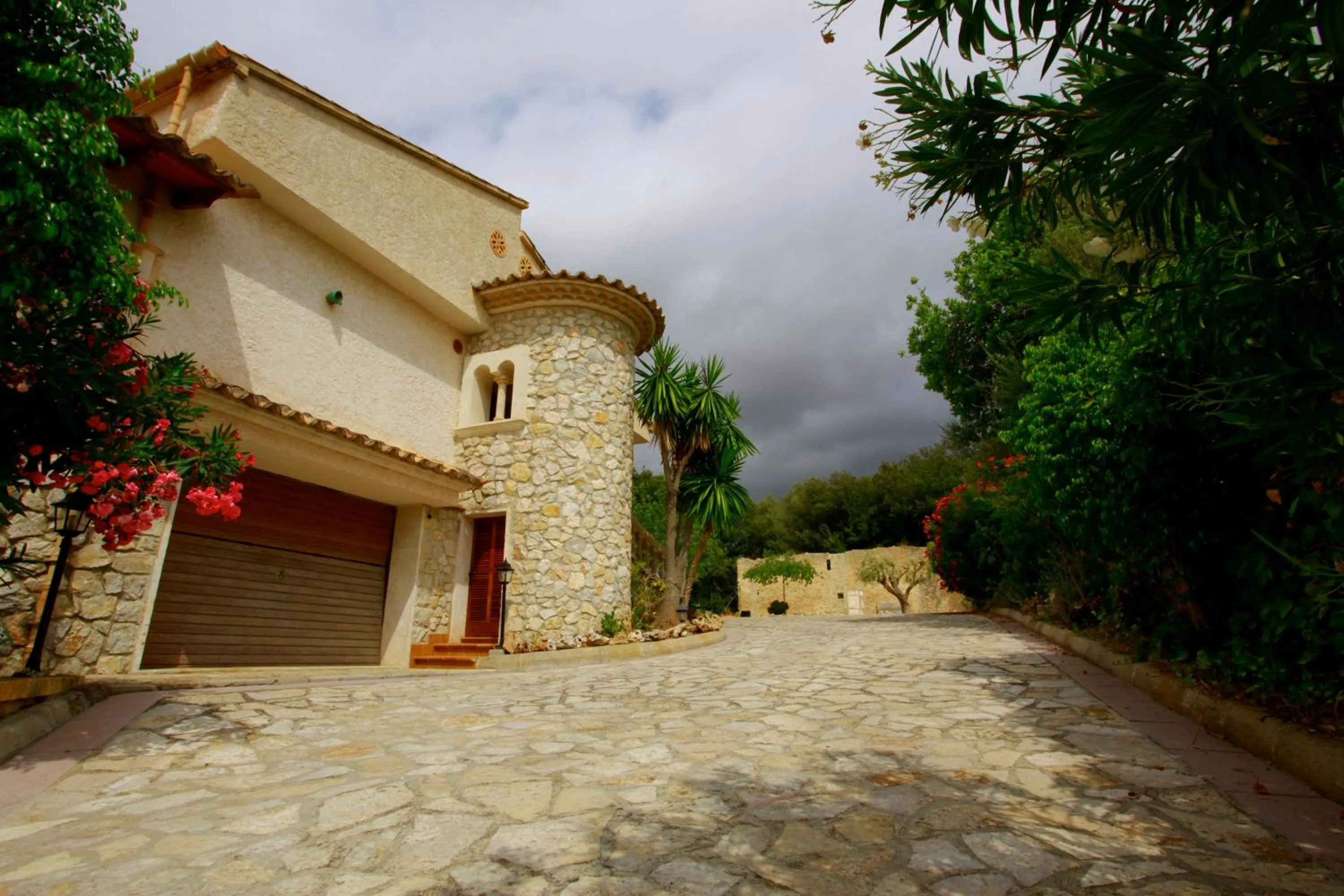 Facade/entrance in Son Jan Nou