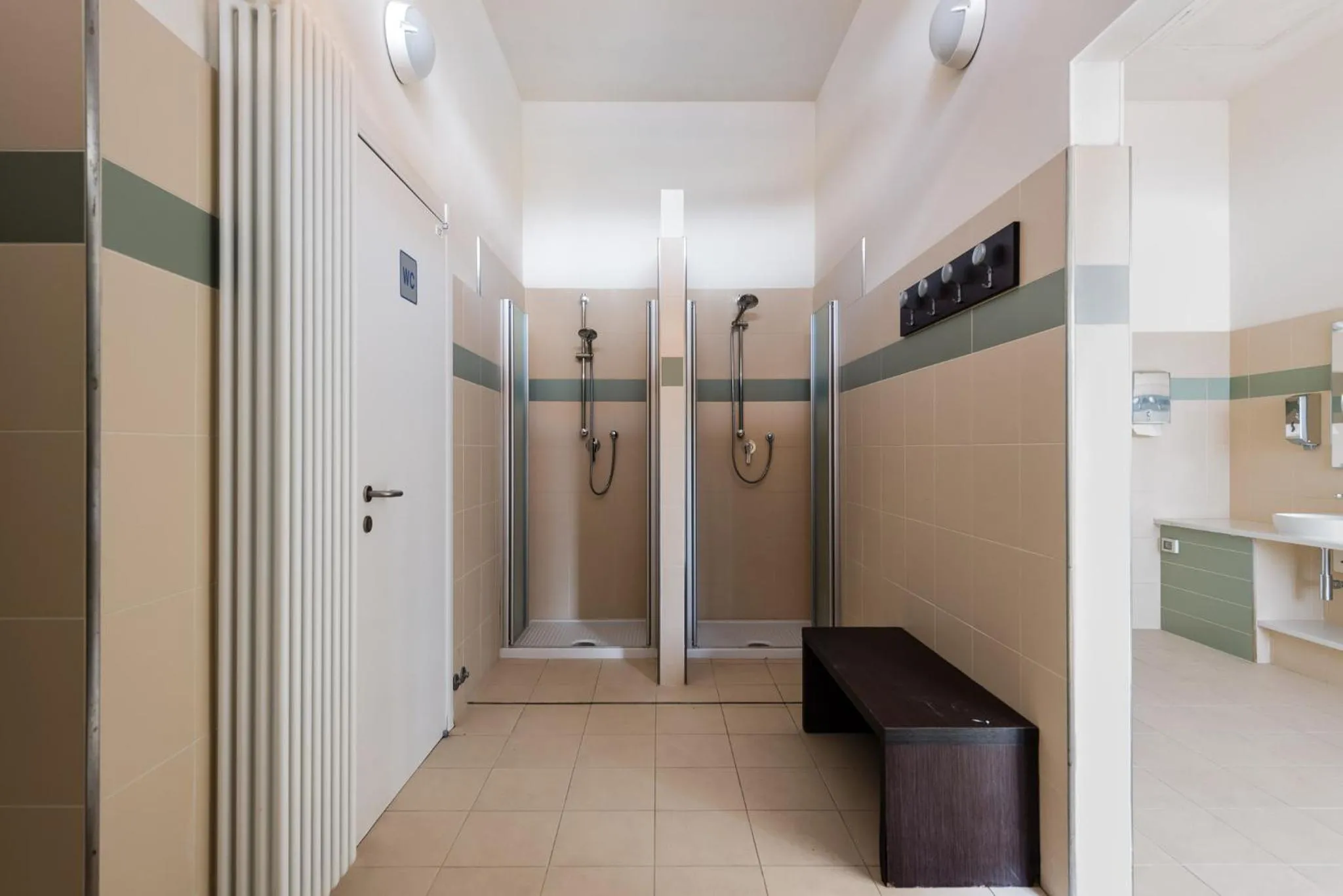 Shower in Eliopoli Beach Hostel & Restaurant