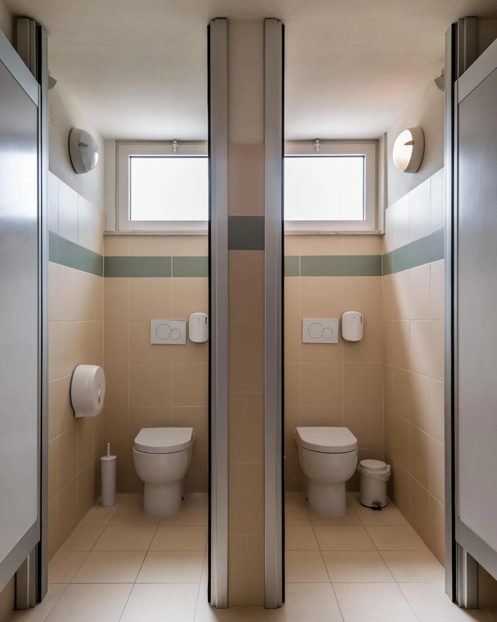 Toilet in Eliopoli Beach Hostel & Restaurant