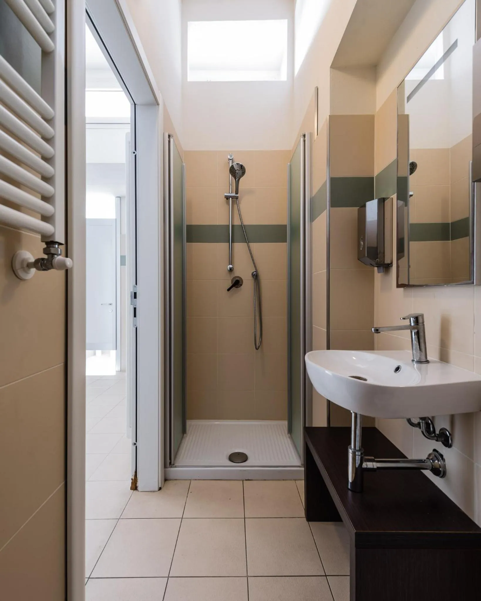 Shower in Eliopoli Beach Hostel & Restaurant