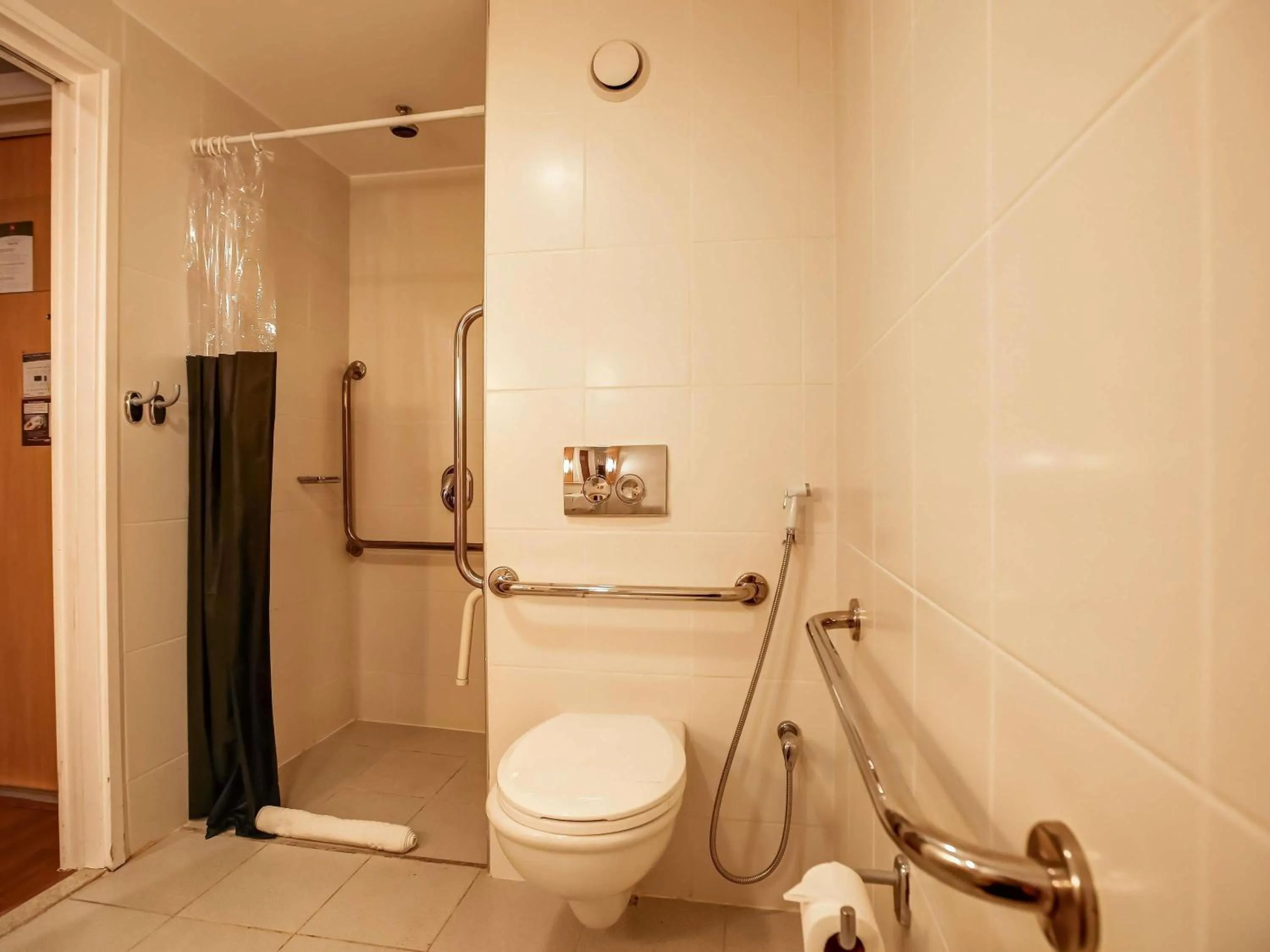 Bedroom in ibis Copacabana Posto 2