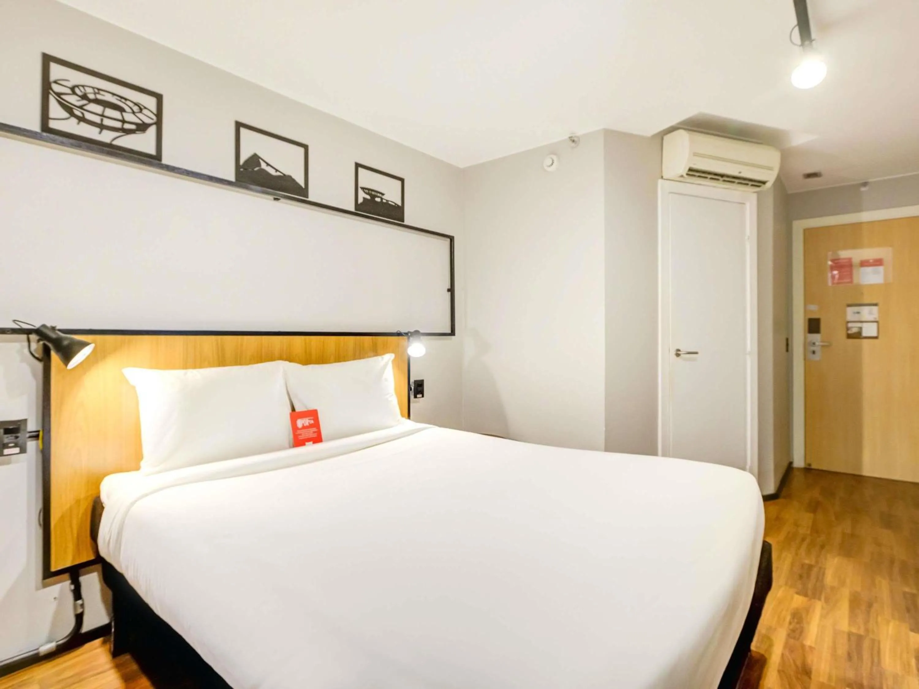 Bedroom, Bed in ibis Copacabana Posto 2