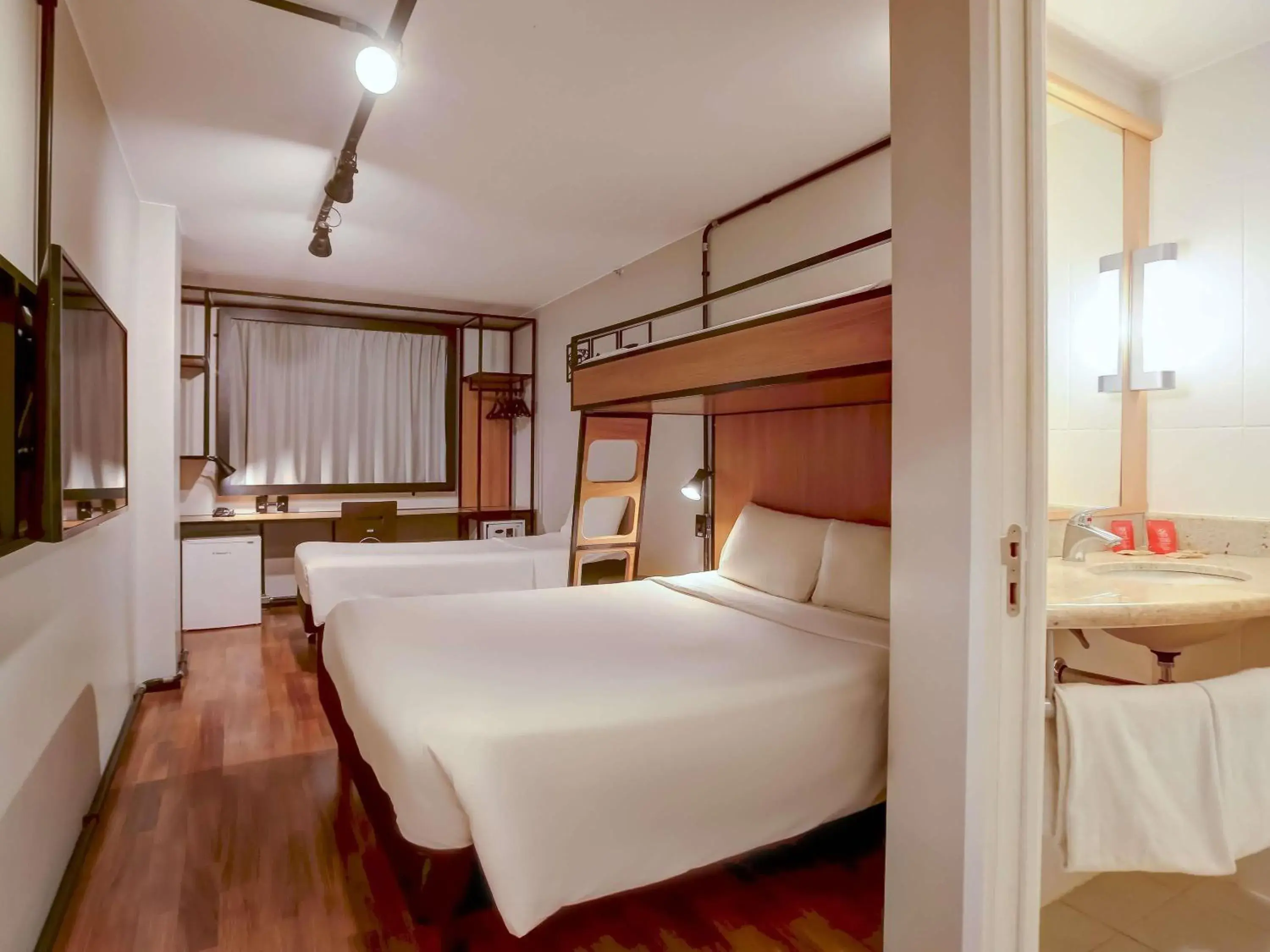 Bedroom, Bed in ibis Copacabana Posto 2 Bedroom, Bed in ibis Copacabana Posto 2