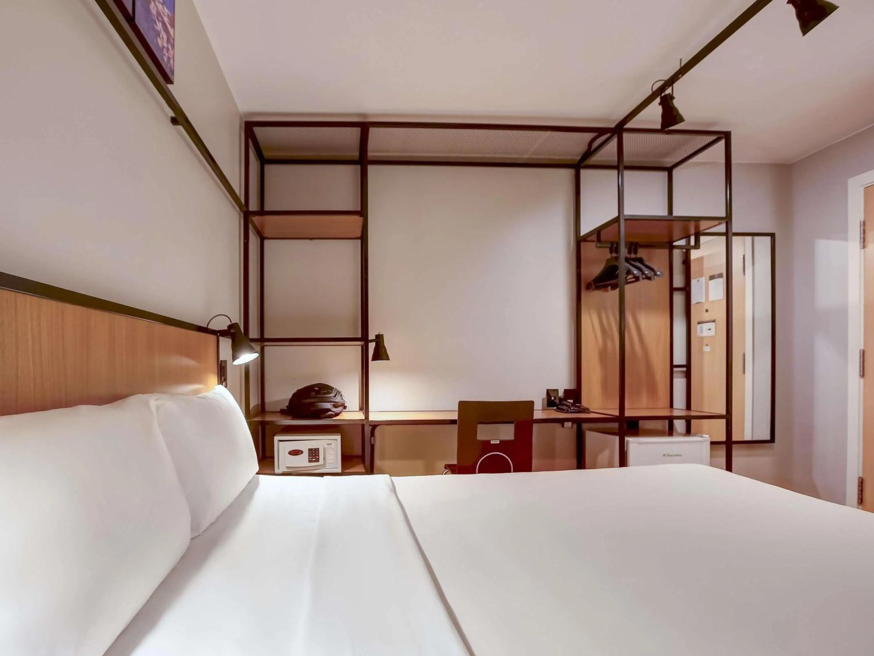 Bedroom, Bed in ibis Copacabana Posto 2