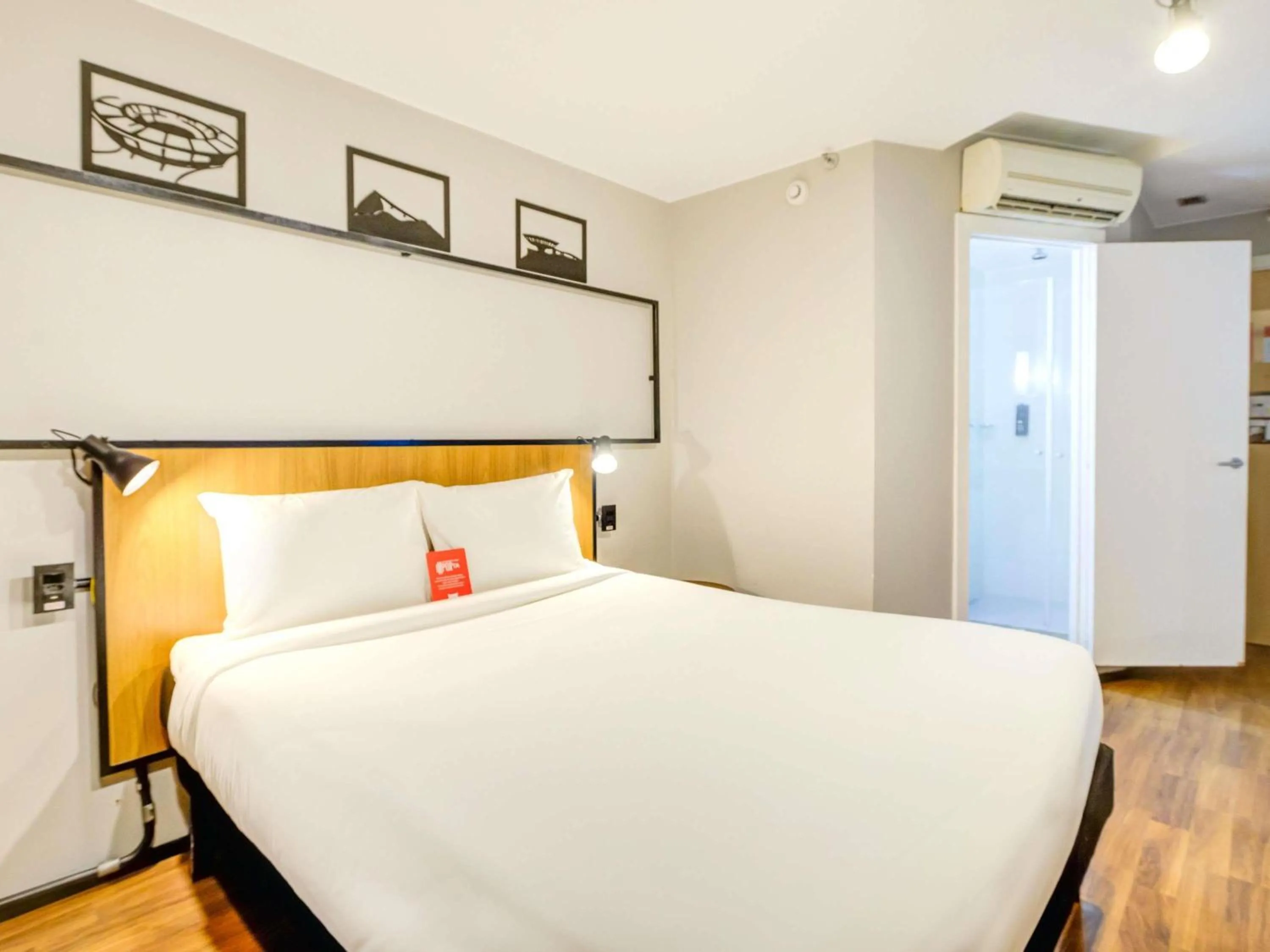 Bedroom, Bed in ibis Copacabana Posto 2