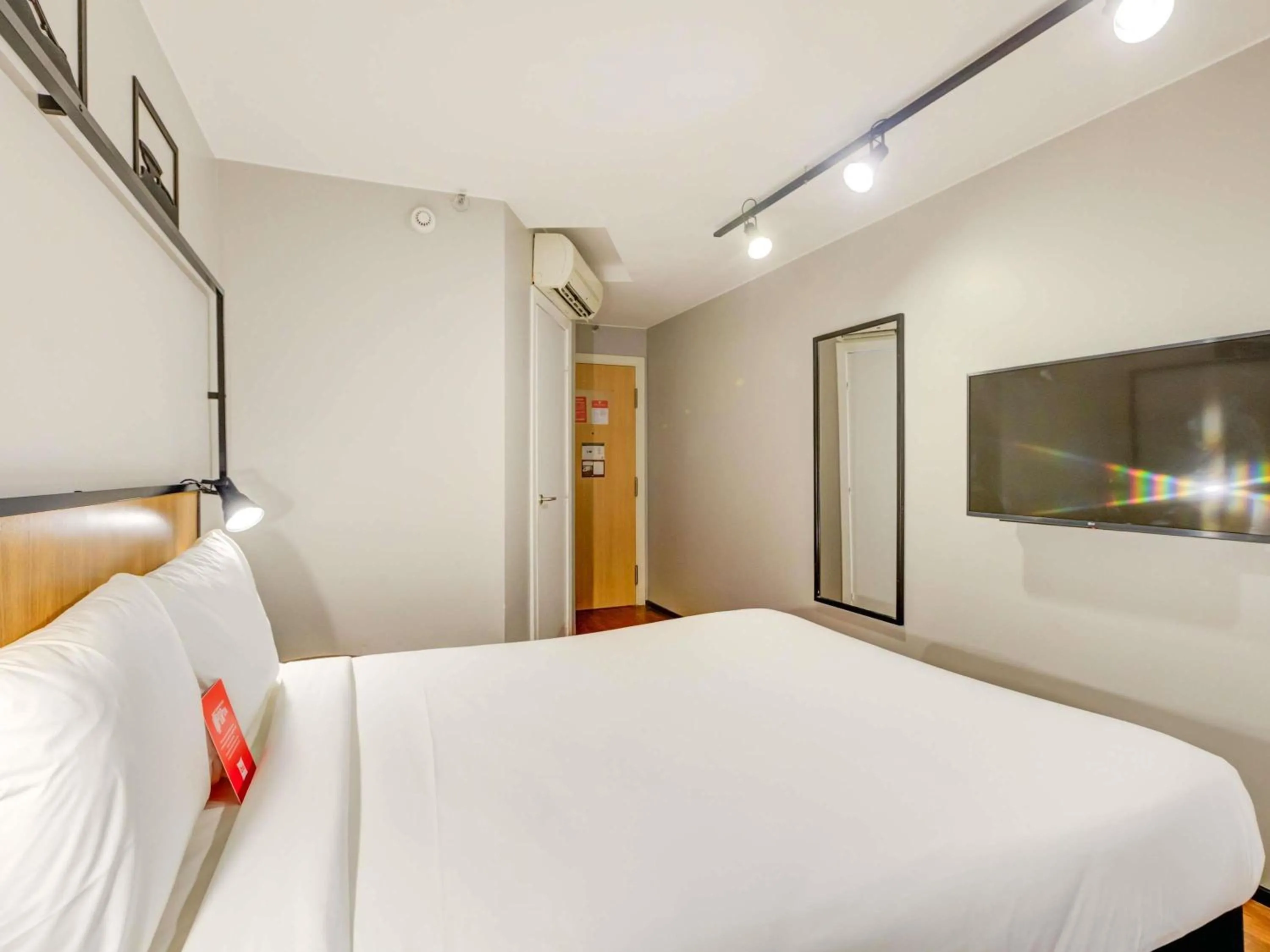 Bedroom, Bed in ibis Copacabana Posto 2