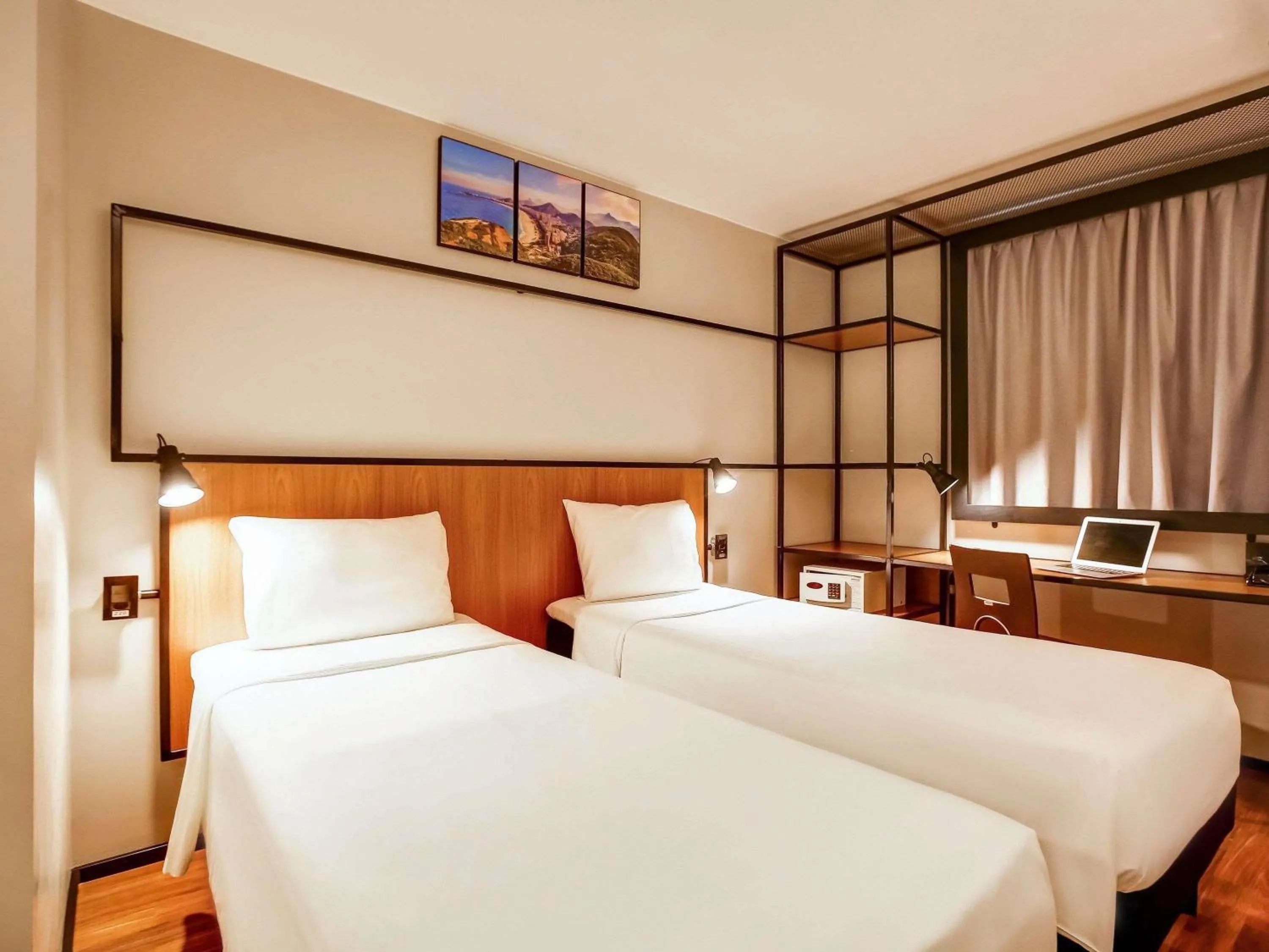 Bedroom, Bed in ibis Copacabana Posto 2