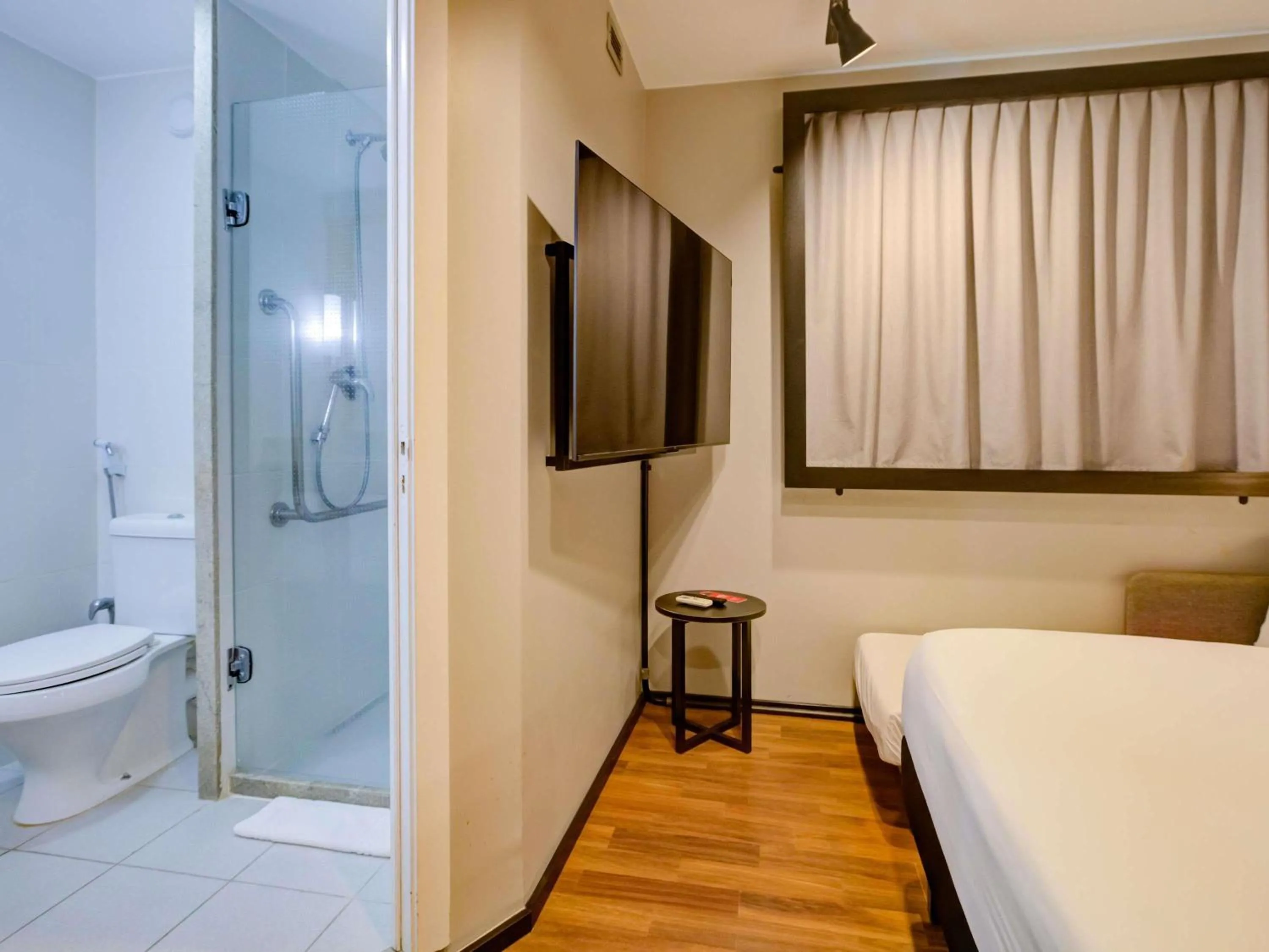 Bedroom, Bed in ibis Copacabana Posto 2