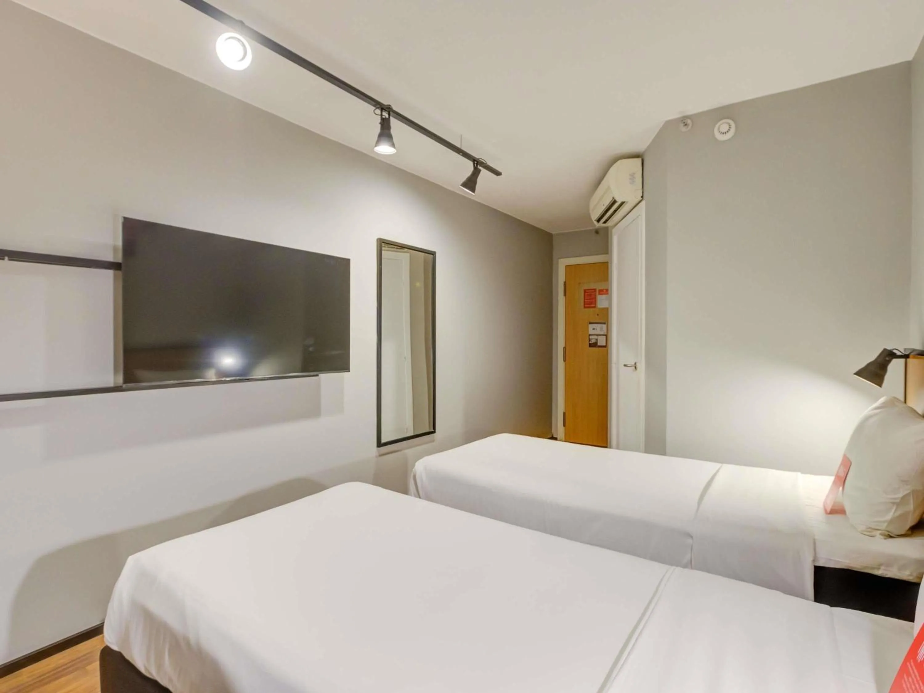 Bedroom, Bed in ibis Copacabana Posto 2