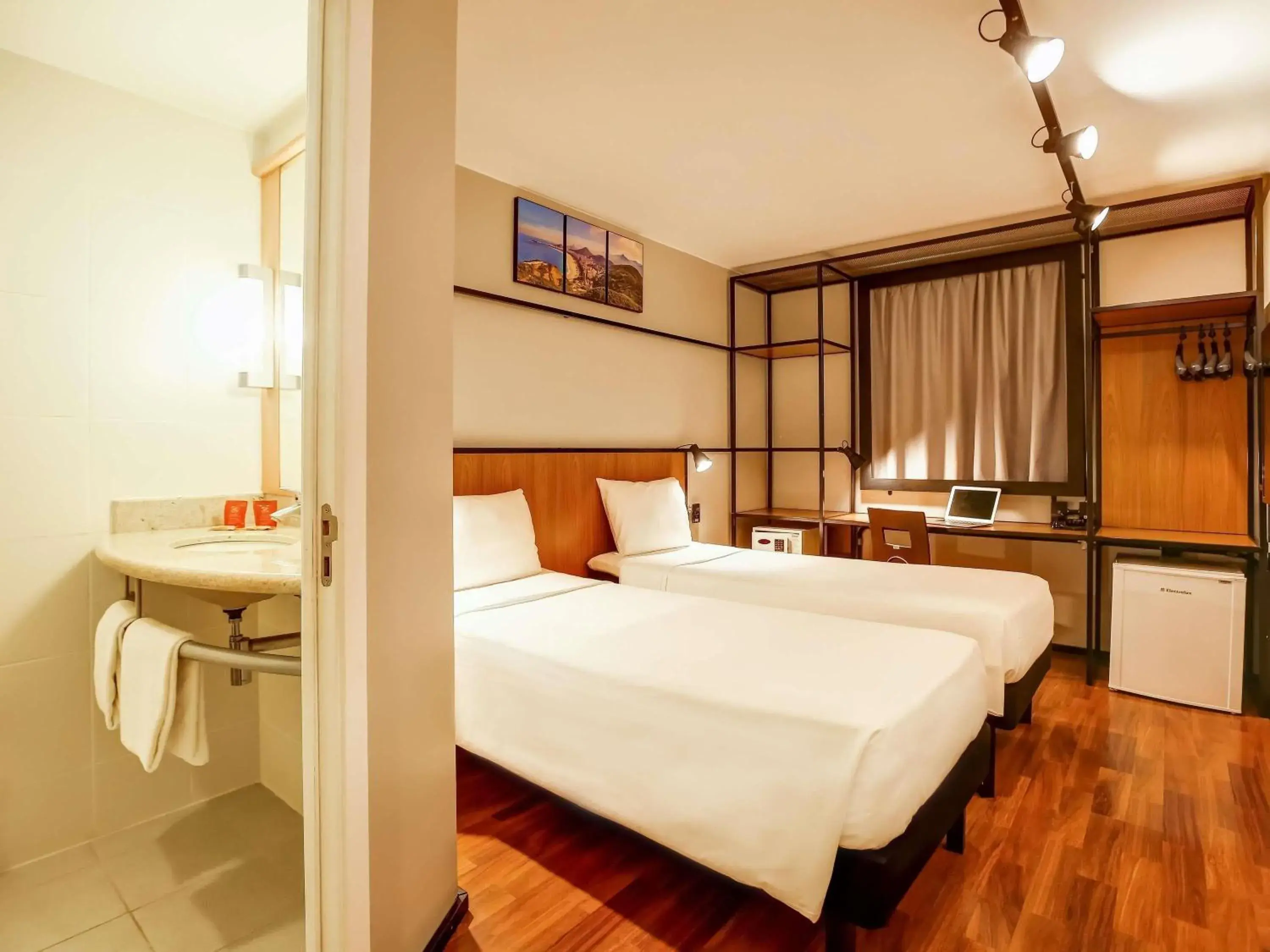 Property building, Bed in ibis Copacabana Posto 2 Property building, Bed in ibis Copacabana Posto 2