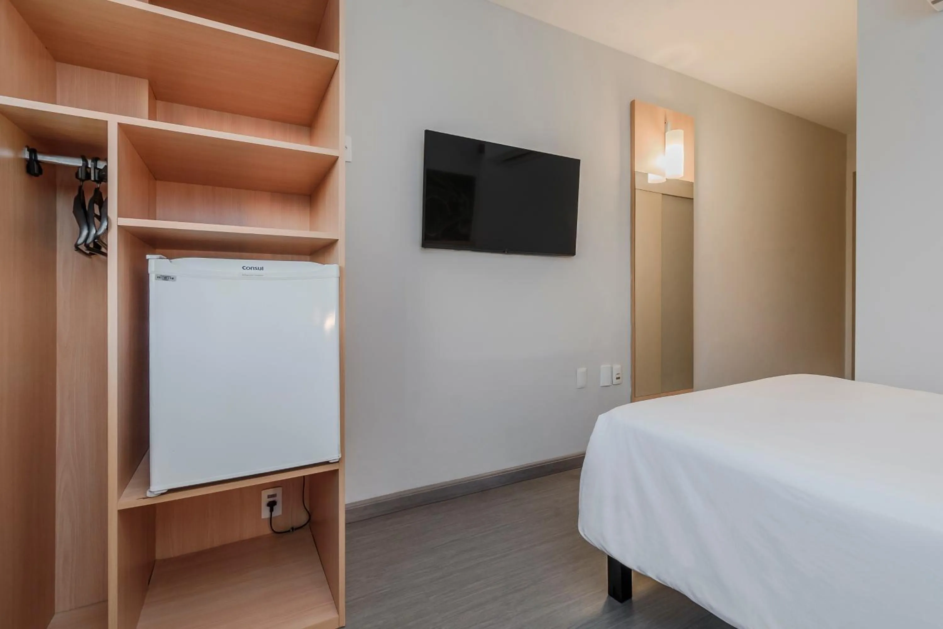 TV and multimedia, Bed in Ibis Foz do Iguaçu