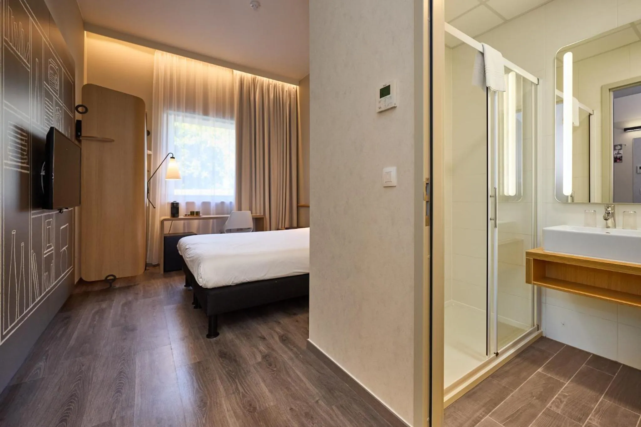 Bedroom, Bed in ibis De Haan