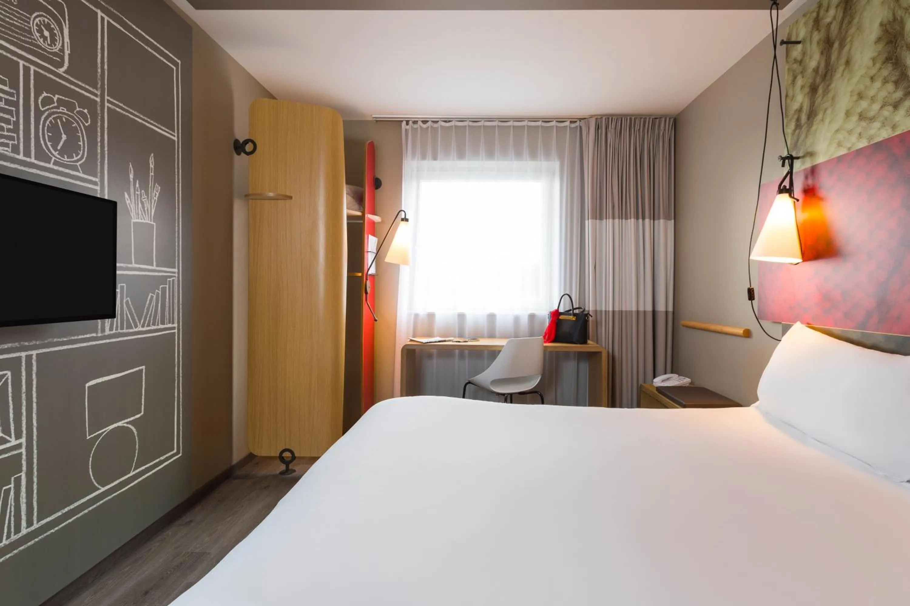 Photo of the whole room, Bed in ibis De Haan