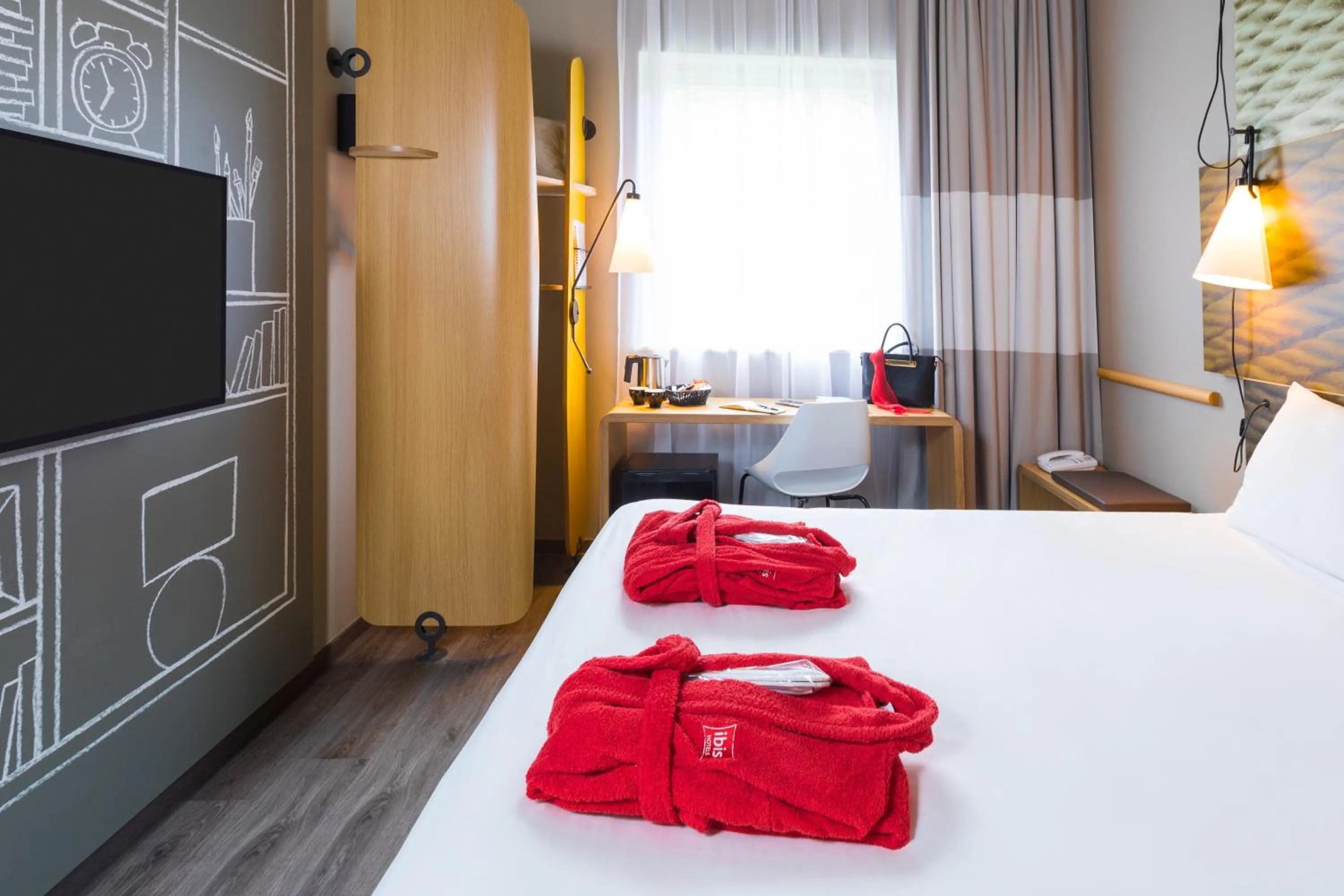 Coffee/tea facilities, Bed in ibis De Haan