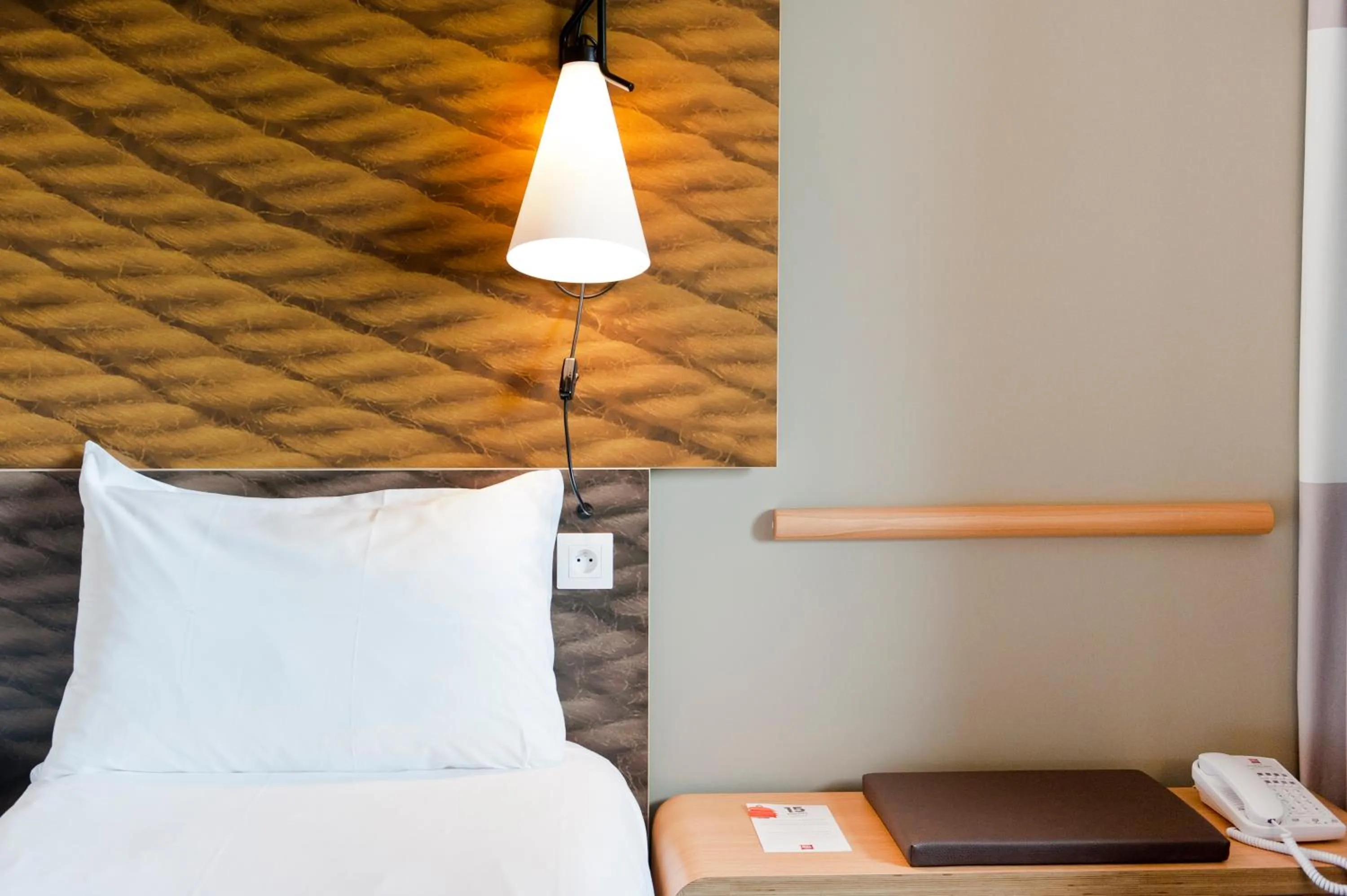 Bedroom, Bed in ibis De Haan