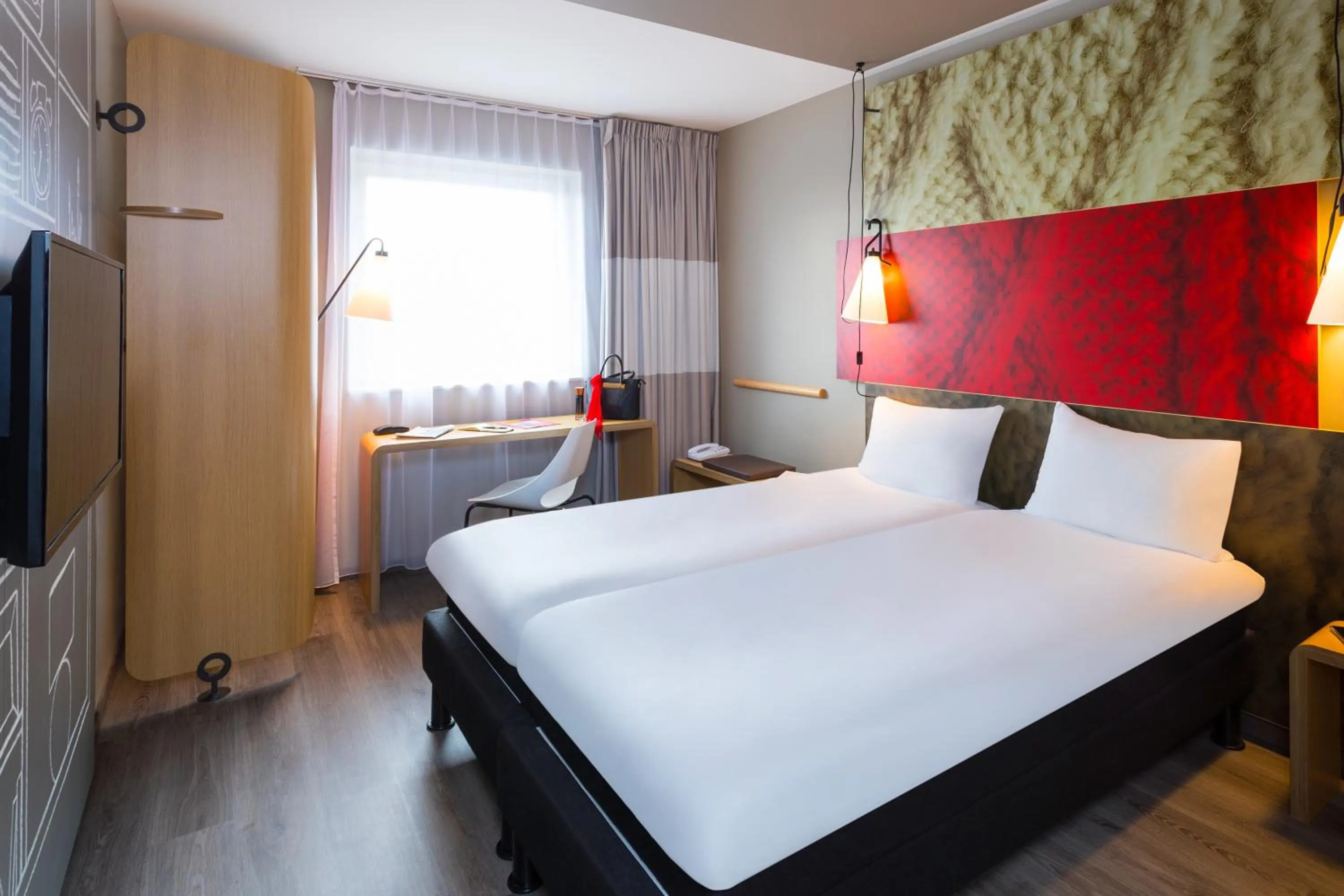 Photo of the whole room, Bed in ibis De Haan
