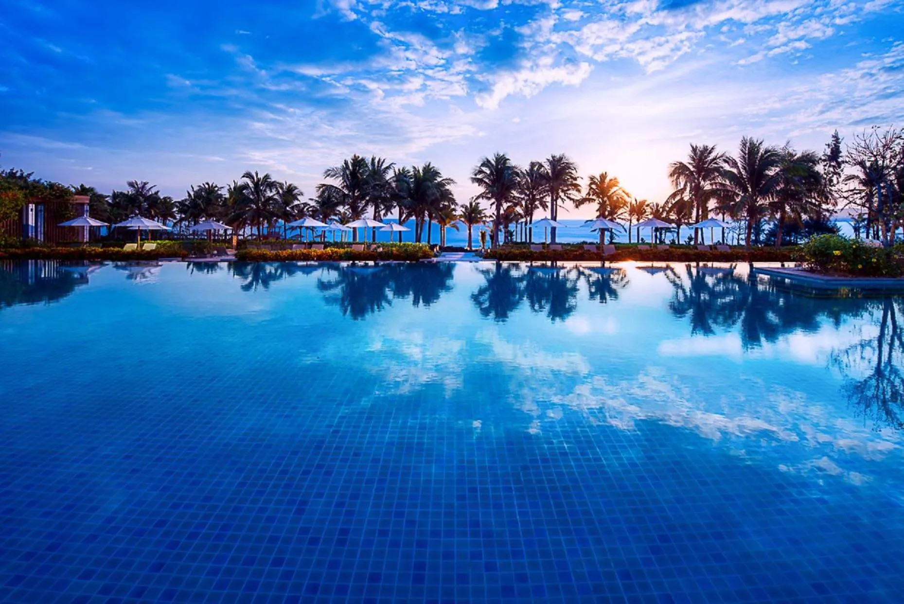 Swimming pool in Sofitel Sanya Leeman Resort