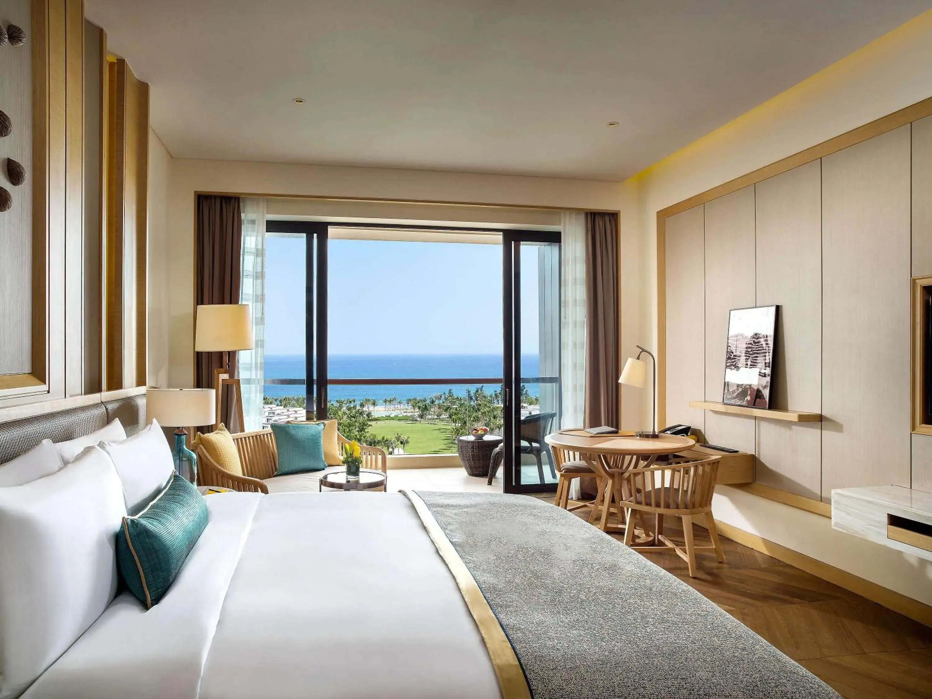 Premium Ocean Front King Bed Room in Sofitel Sanya Leeman Resort Premium Ocean Front King Bed Room in Sofitel Sanya Leeman Resort