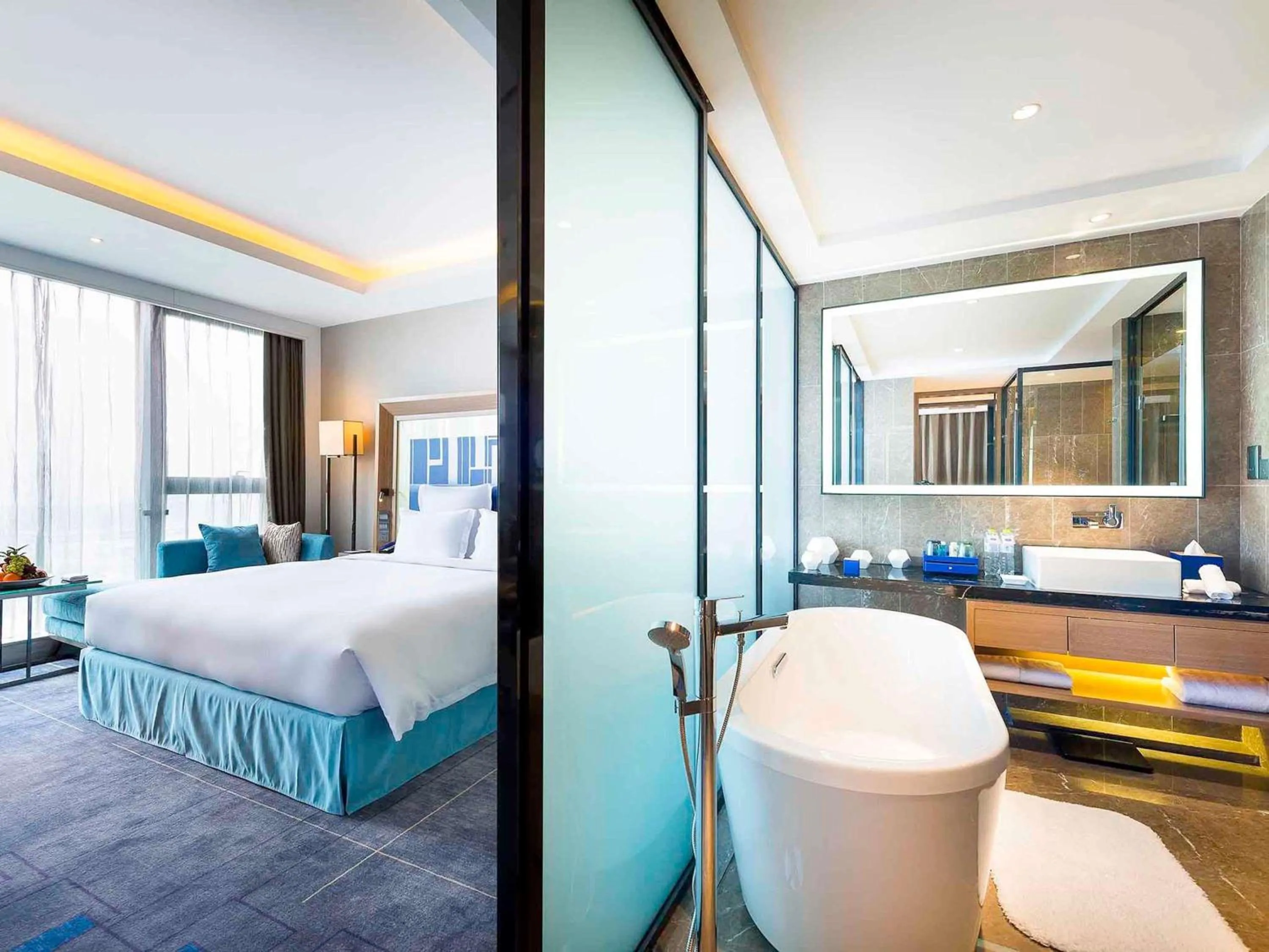 Bedroom, Bed in Novotel Ningbo East