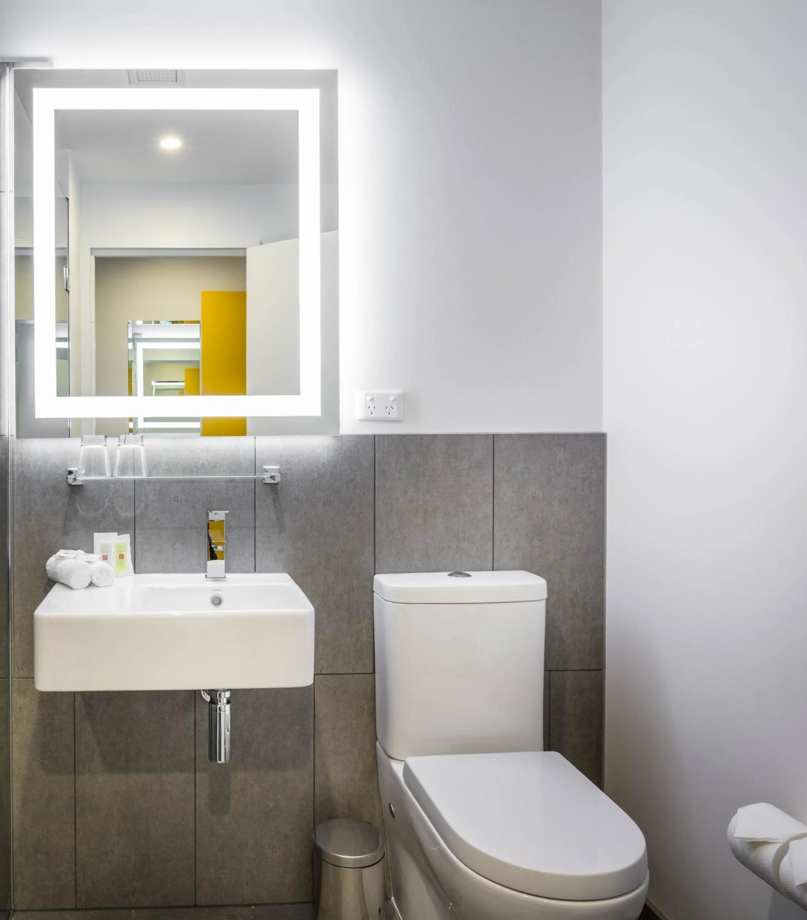 Toilet in ibis Styles Brisbane Elizabeth Street