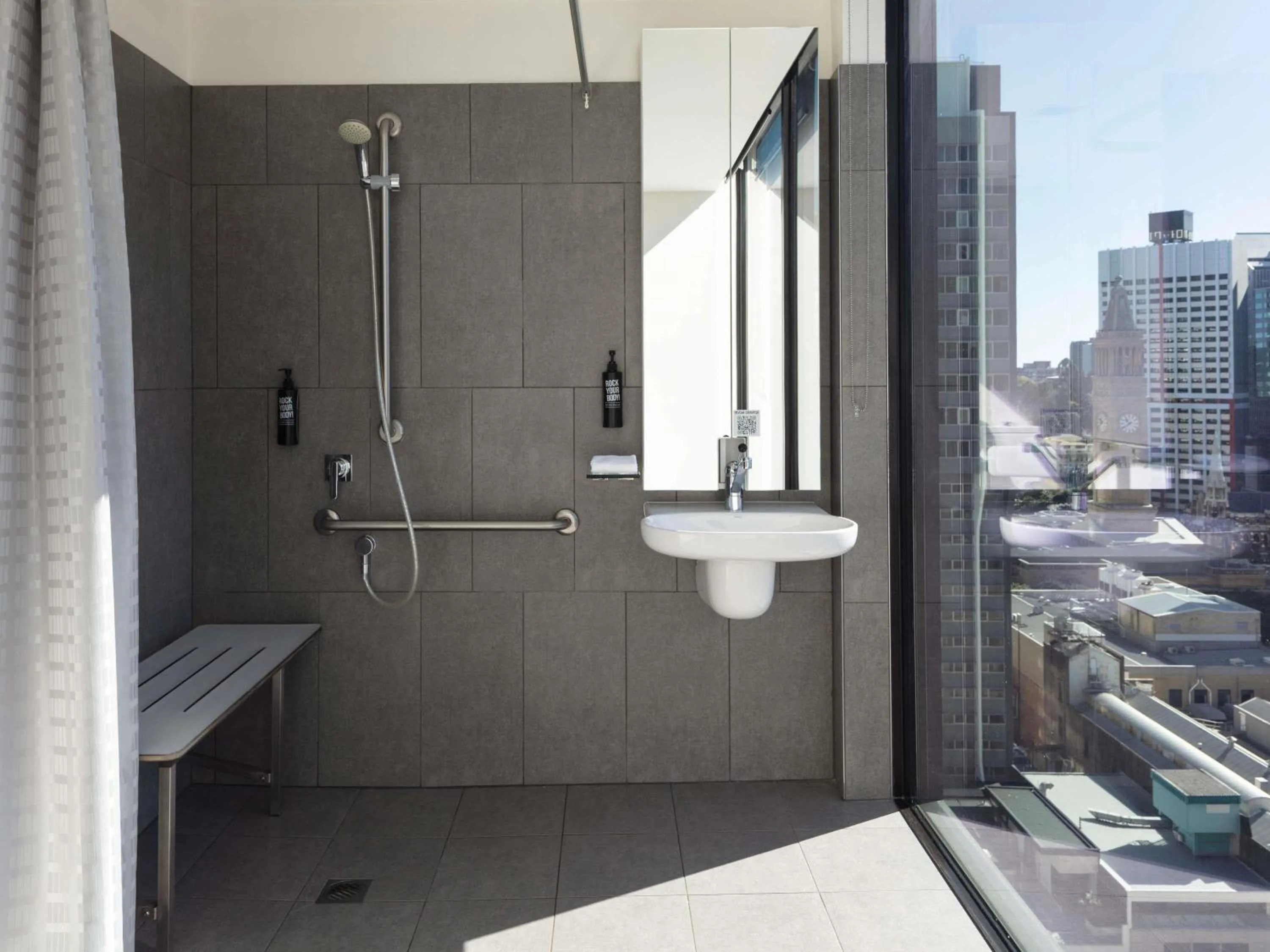 Bedroom in ibis Styles Brisbane Elizabeth Street