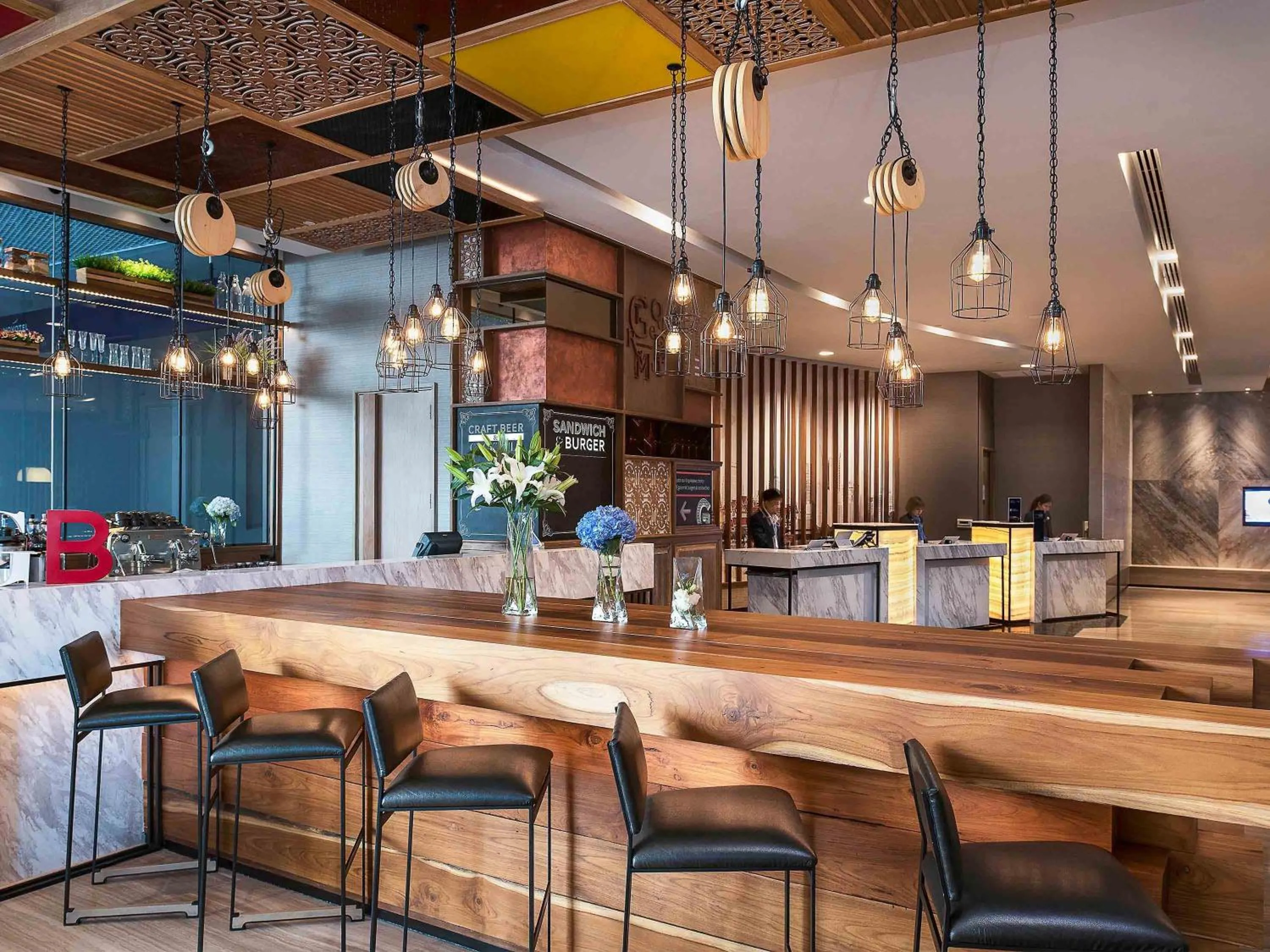 Lounge or bar in Novotel Bangkok Sukhumvit 20