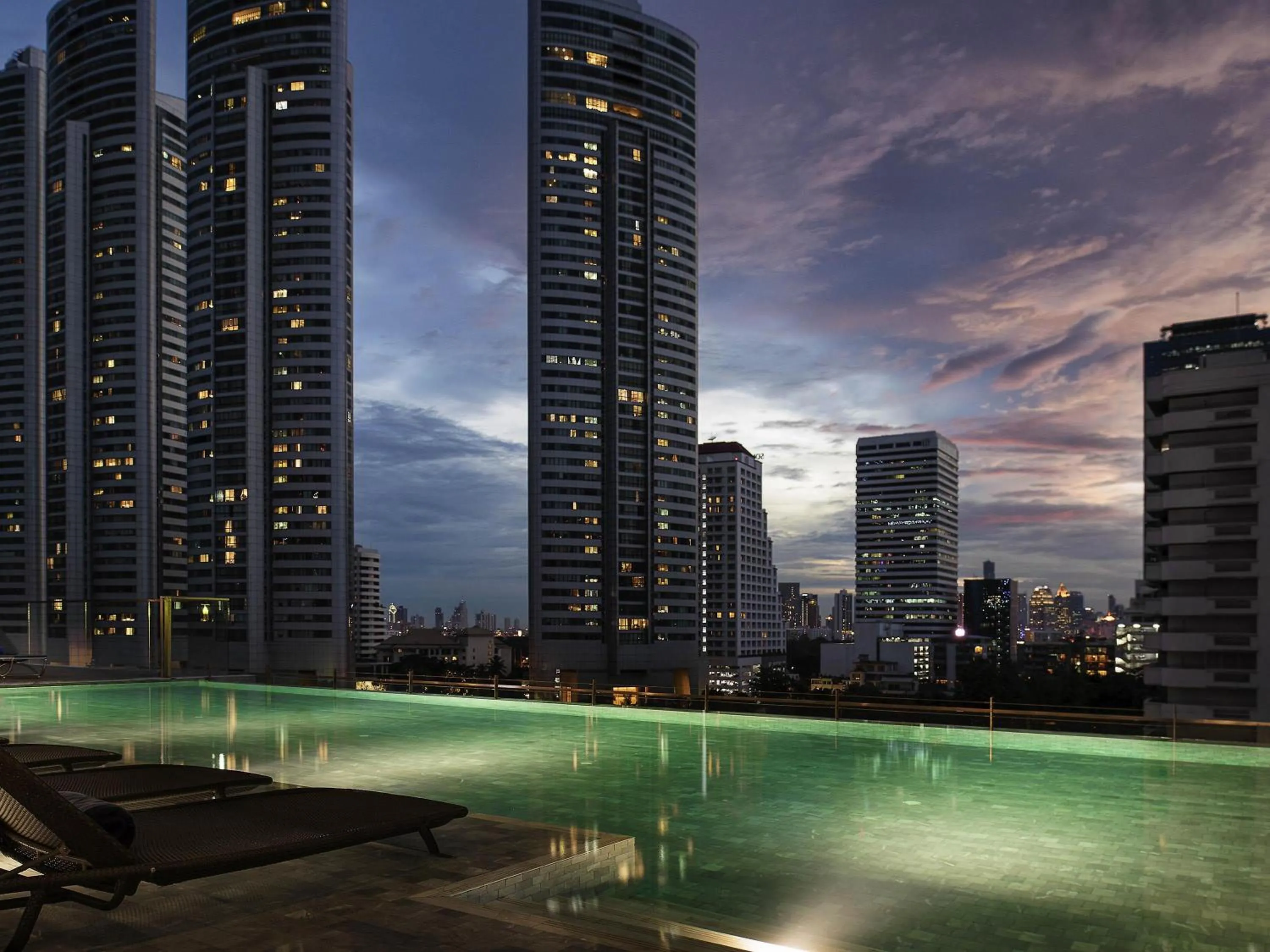 Lounge or bar in Novotel Bangkok Sukhumvit 20