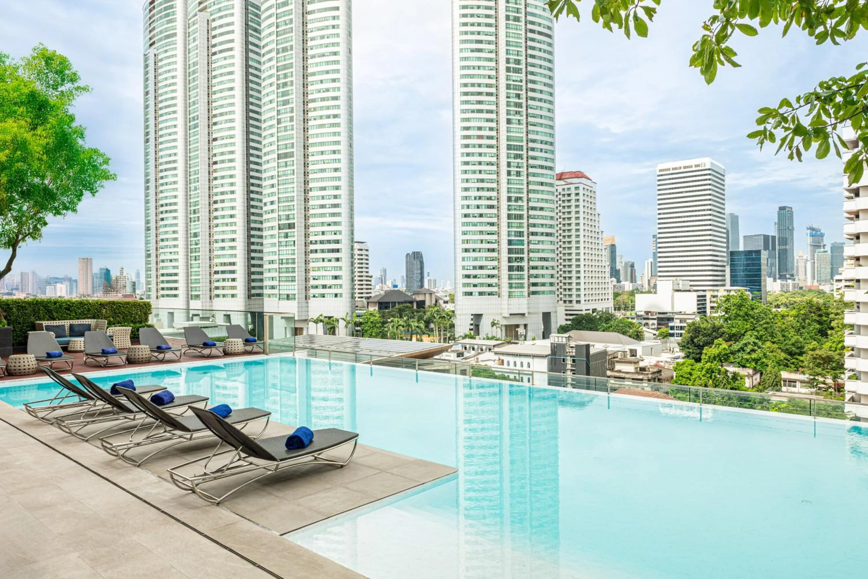 Swimming pool in Novotel Bangkok Sukhumvit 20
