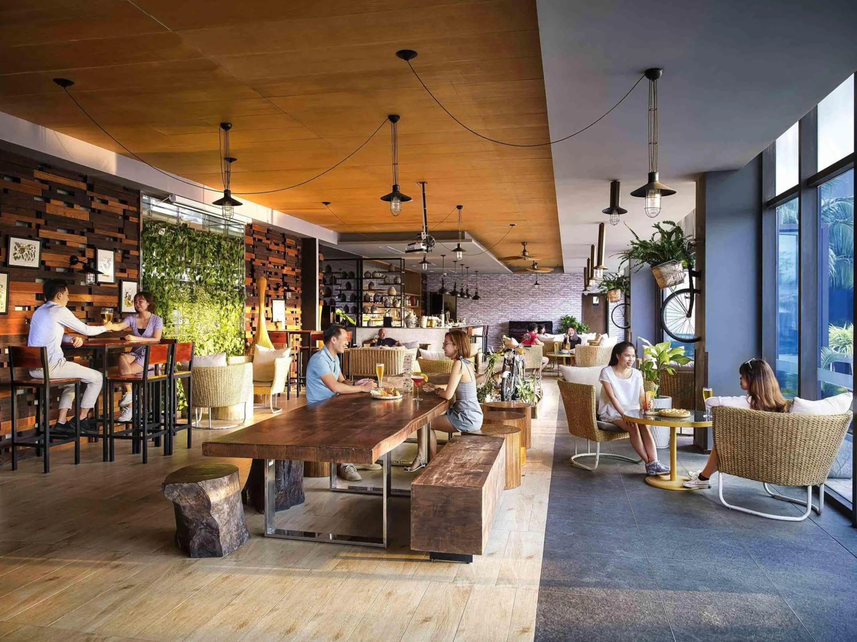 Lounge or bar in Novotel Phu Quoc Resort