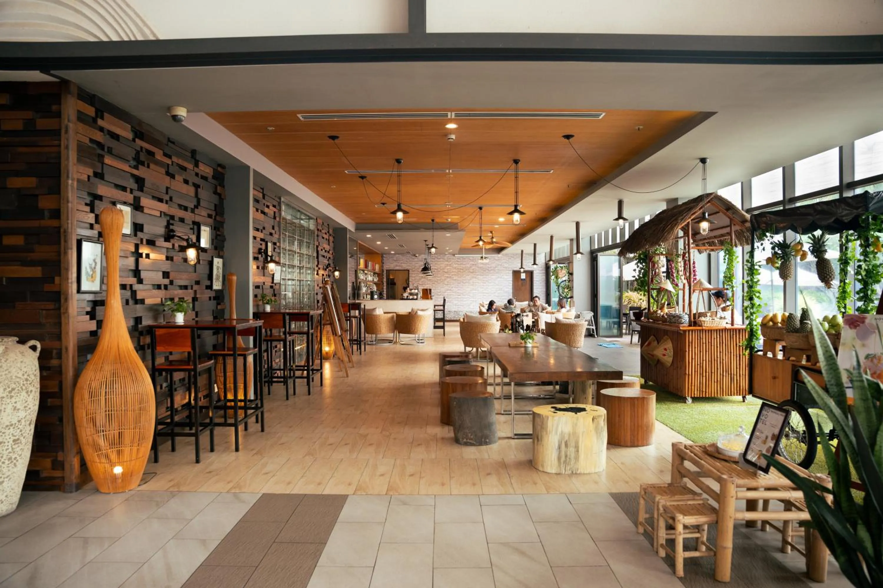Lounge or bar in Novotel Phu Quoc Resort