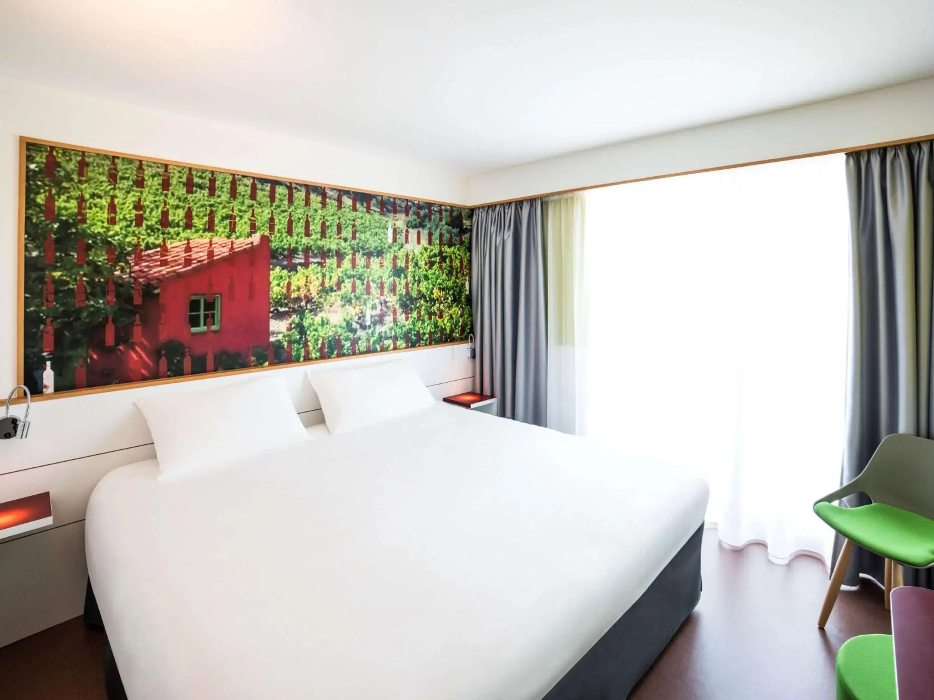 Photo of the whole room, Bed in Ibis Styles Collioure Port Vendres Photo of the whole room, Bed in Ibis Styles Collioure Port Vendres