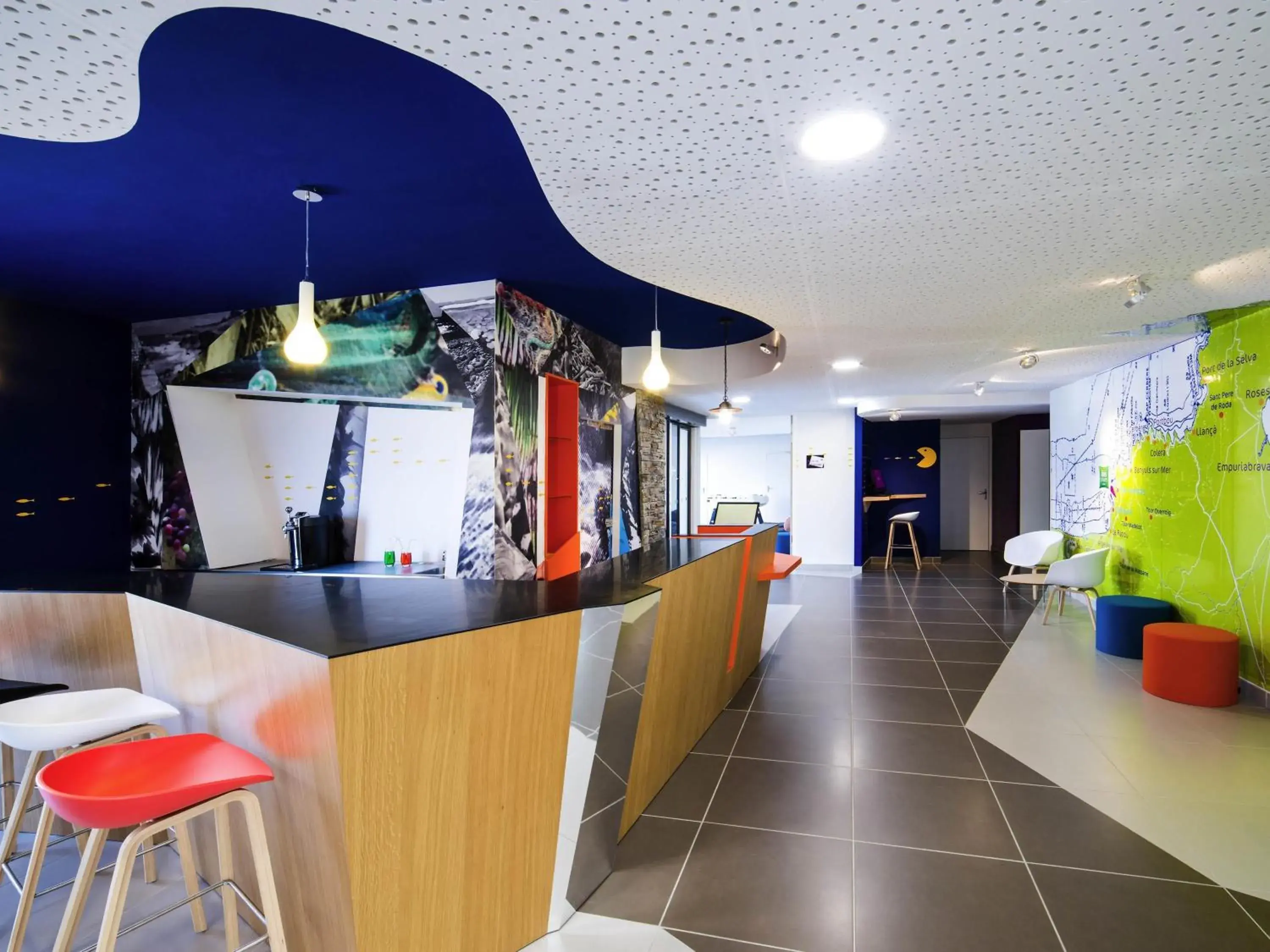 Lounge or bar in Ibis Styles Collioure Port Vendres Lounge or bar in Ibis Styles Collioure Port Vendres