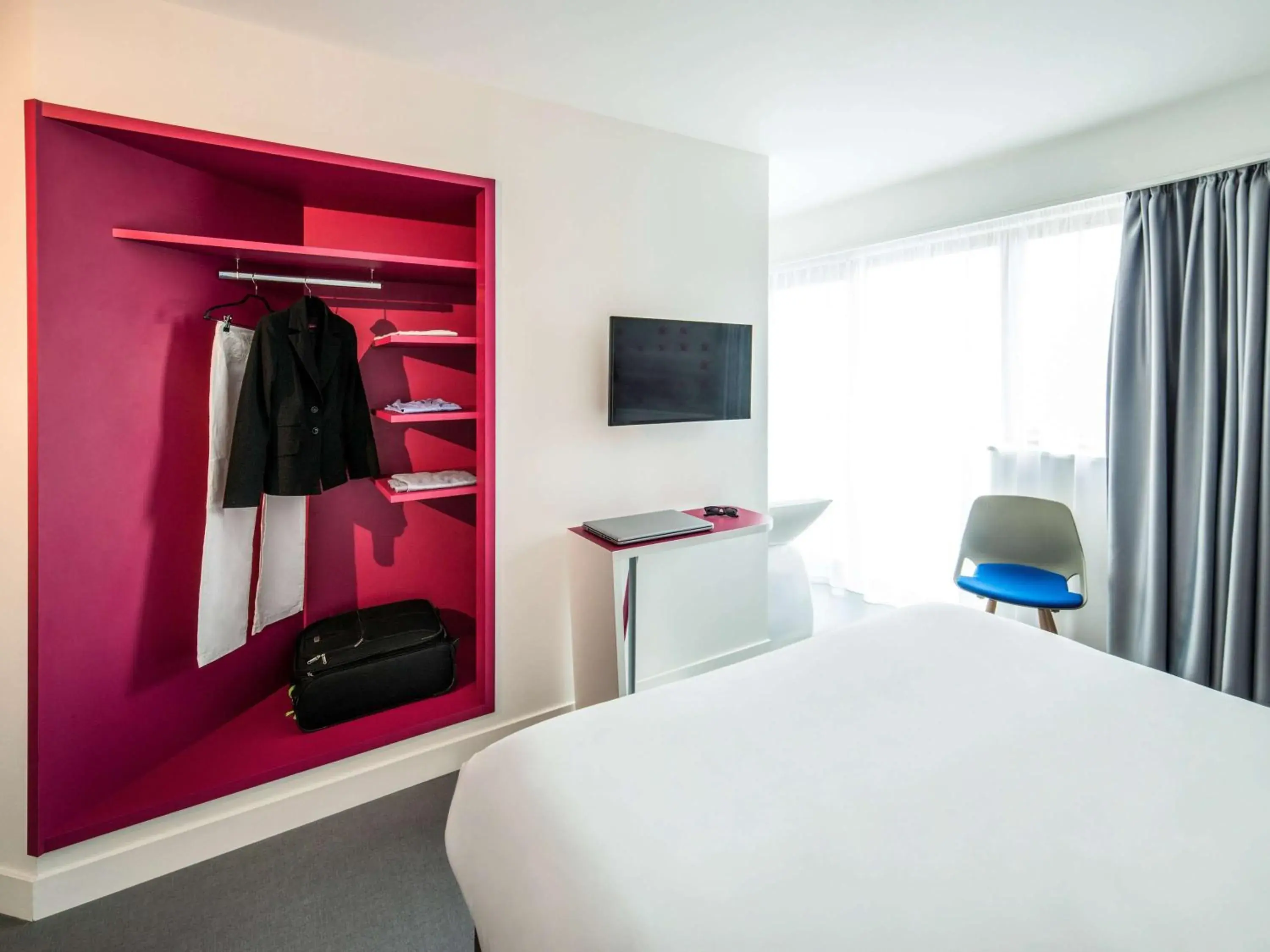Photo of the whole room, Bed in Ibis Styles Collioure Port Vendres Photo of the whole room, Bed in Ibis Styles Collioure Port Vendres