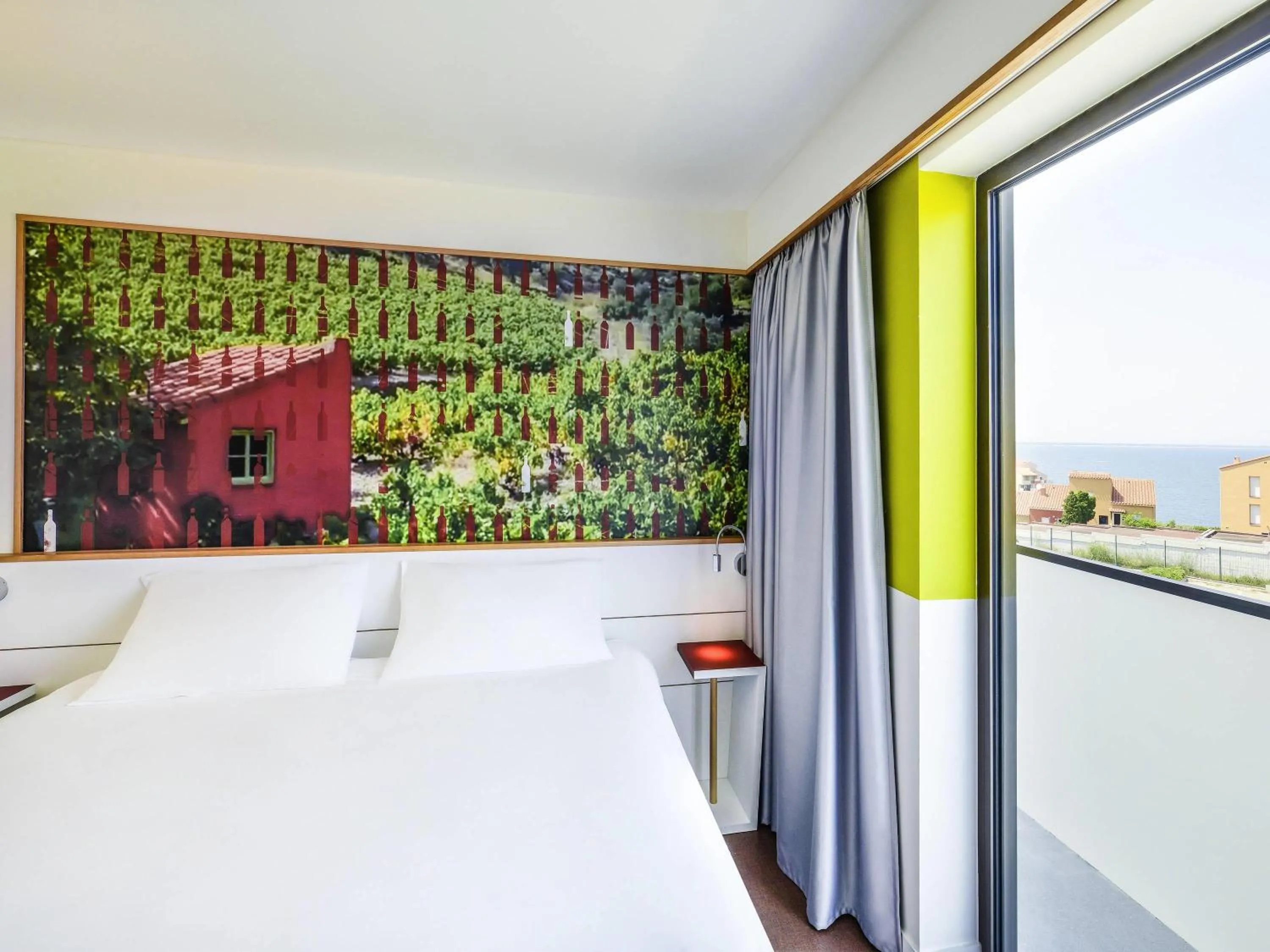Bedroom, Bed in Ibis Styles Collioure Port Vendres