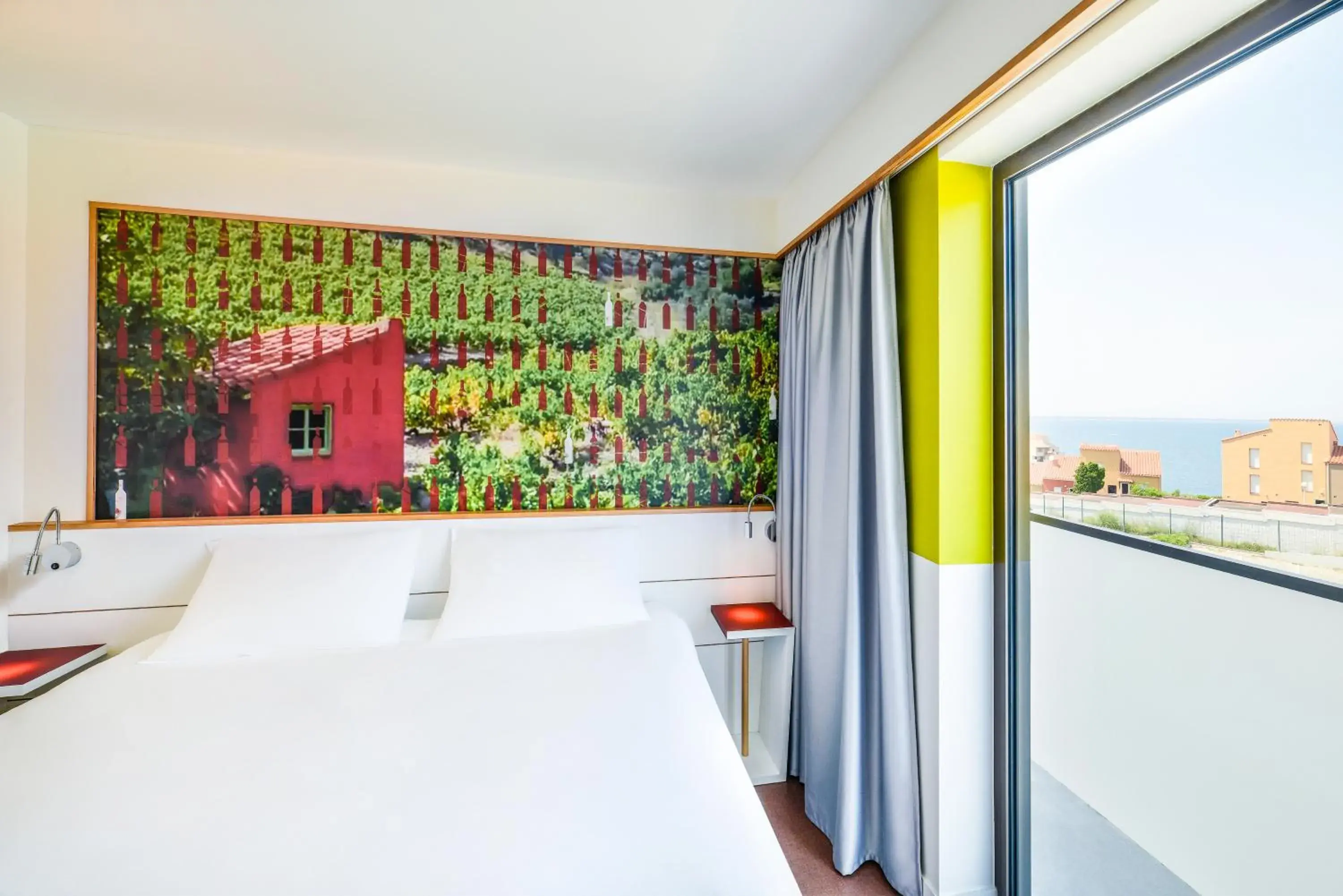 Sea view, Bed in Ibis Styles Collioure Port Vendres Sea view, Bed in Ibis Styles Collioure Port Vendres