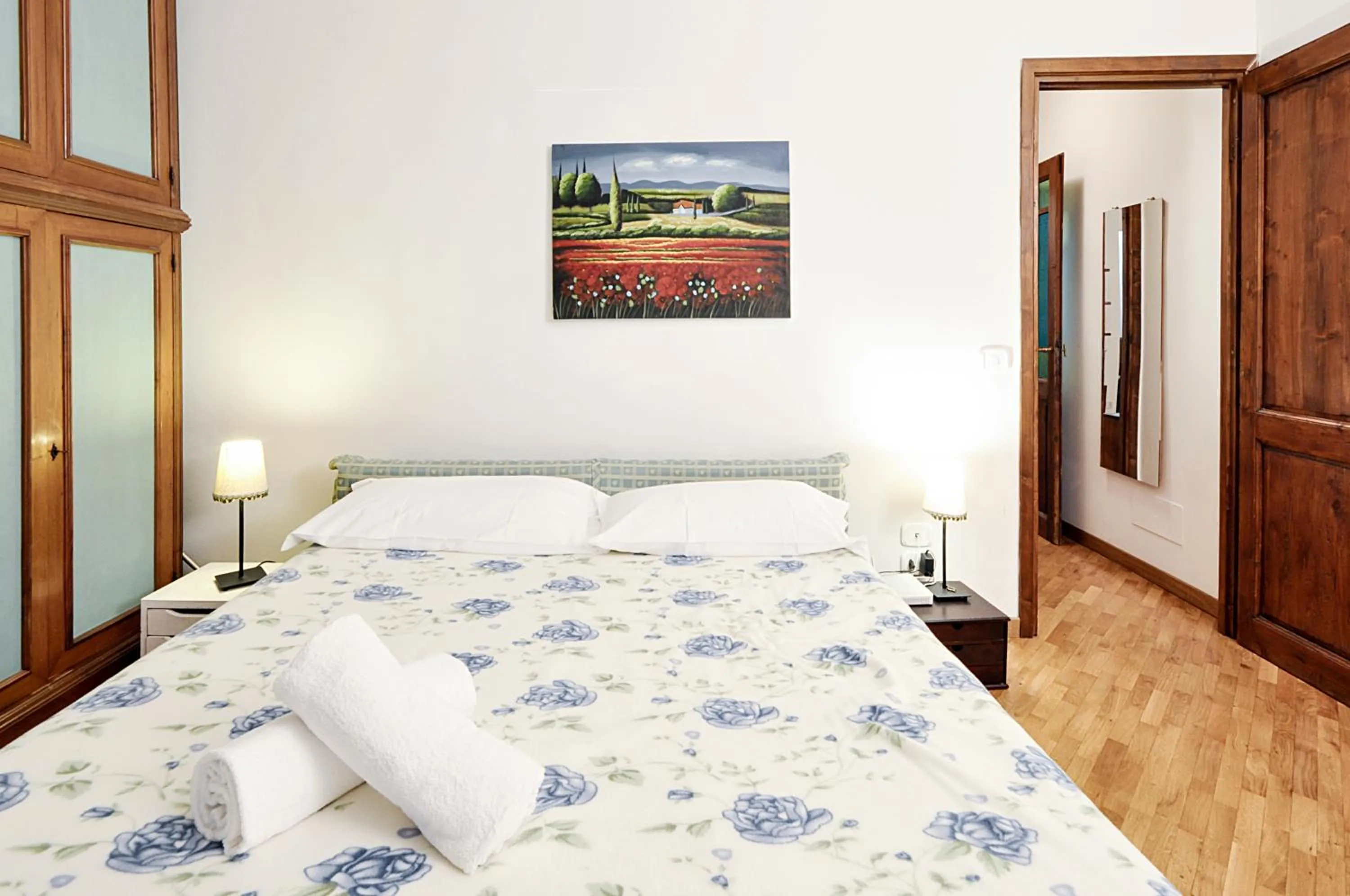 Bedroom, Bed in Uffizi Apartment 2