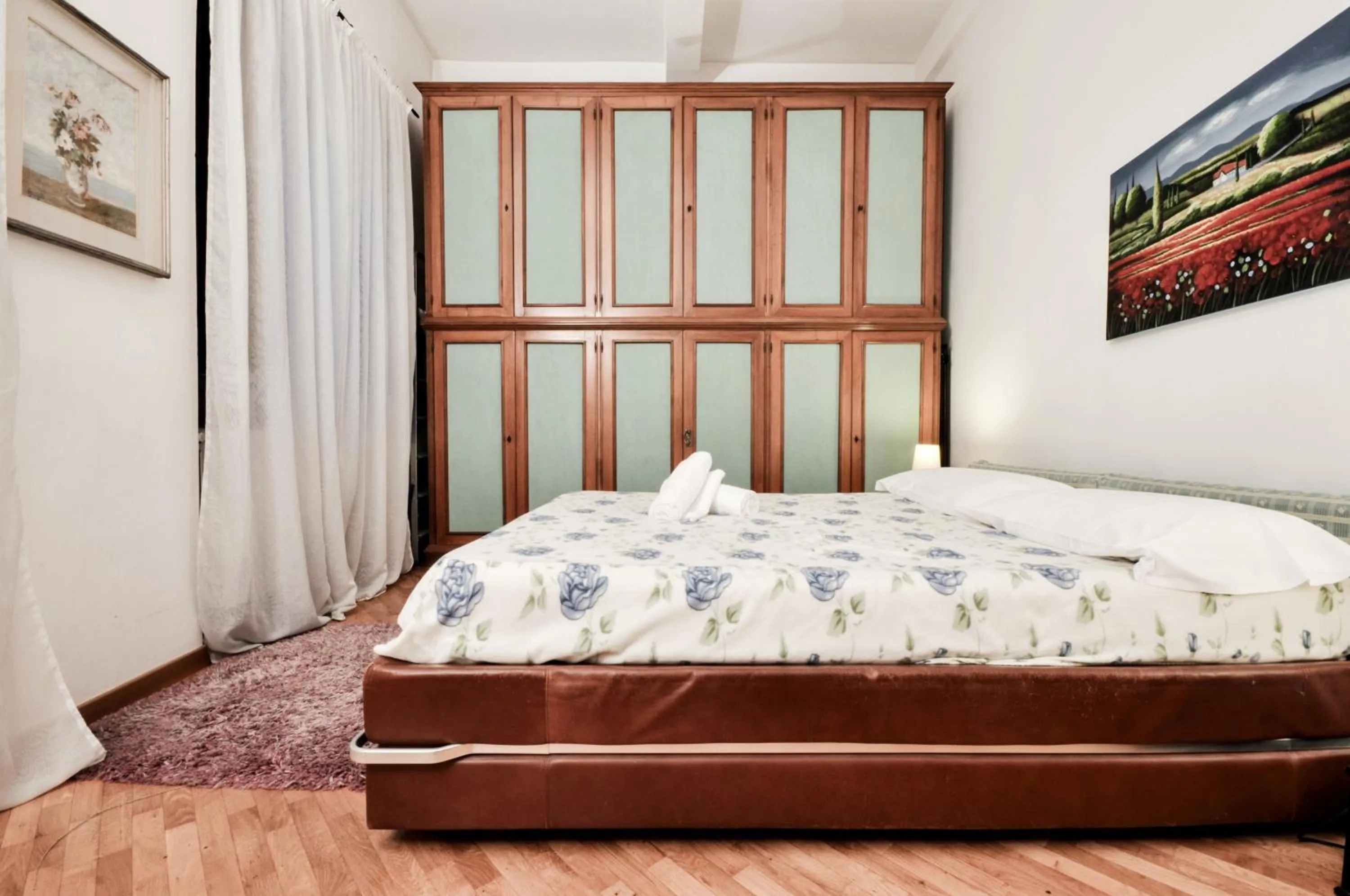 Bedroom, Bed in Uffizi Apartment 2