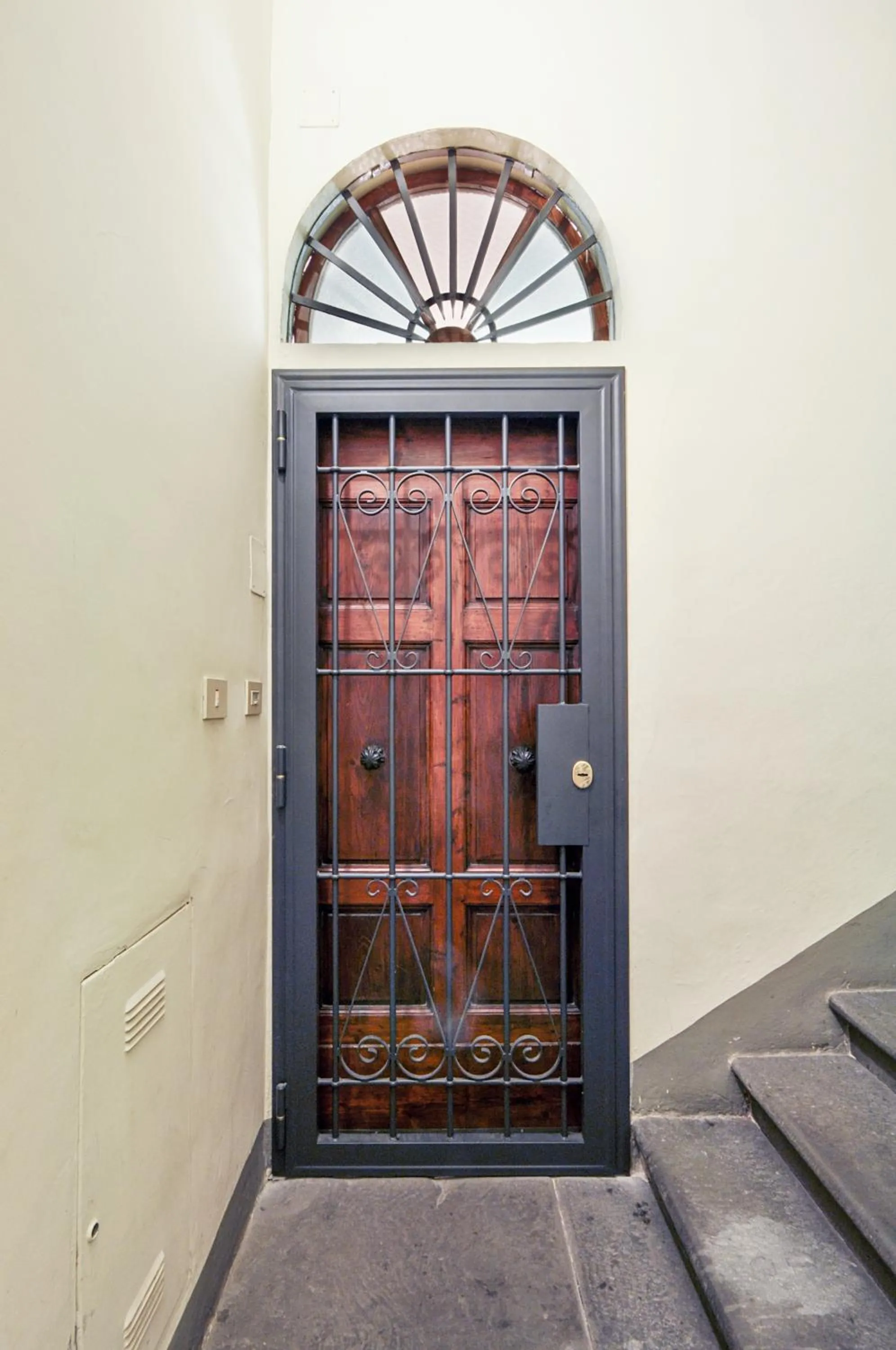 Facade/entrance in Uffizi Apartment 2