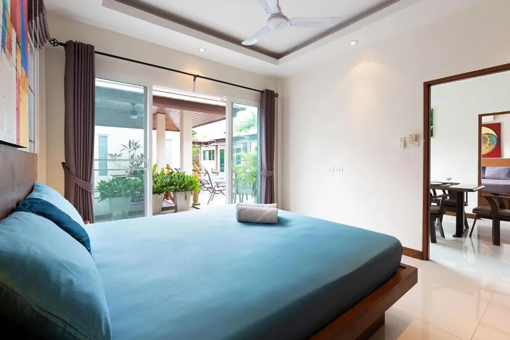 Pool view, Bed in Residence Harmonie