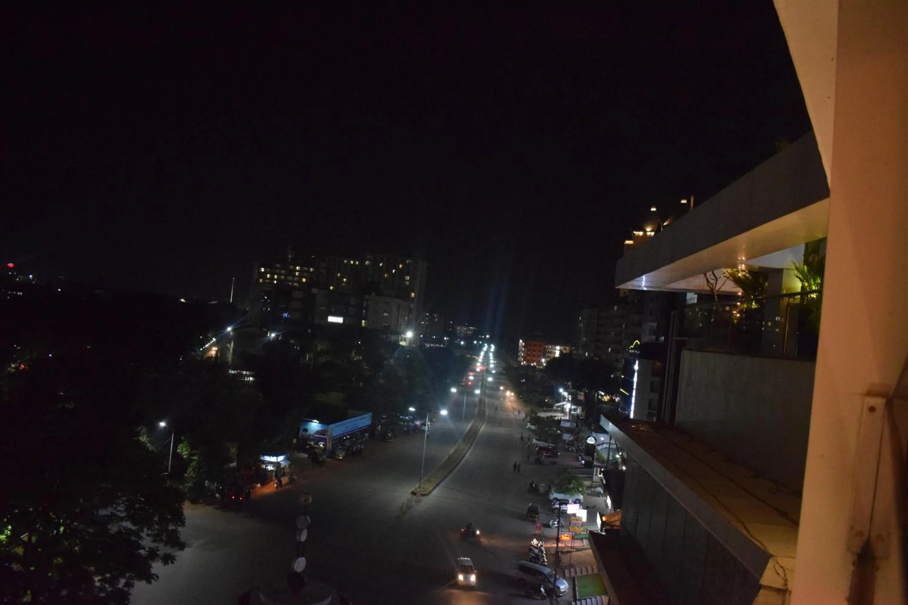 Street view in Country Inns & Suites By Radisson Manipal