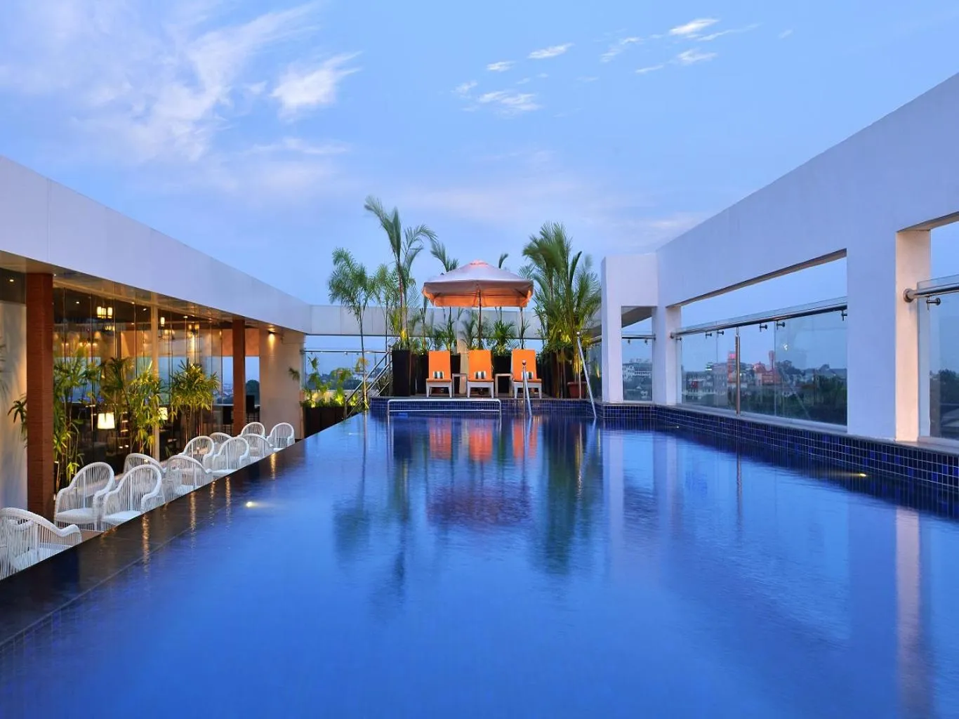 Swimming pool in Country Inns & Suites By Radisson Manipal