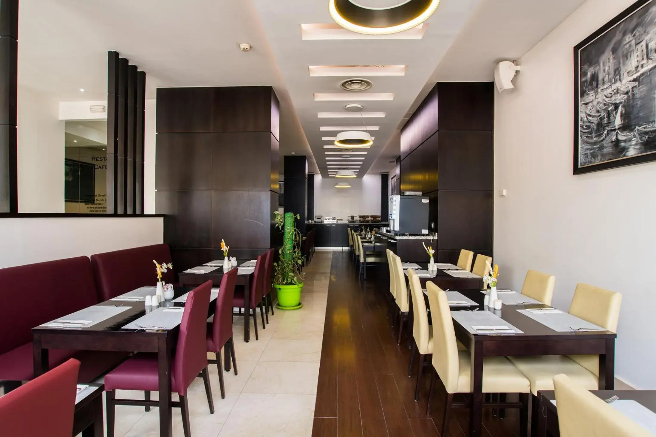 Restaurant/places to eat in Hotel Best Night Restaurant/places to eat in Hotel Best Night