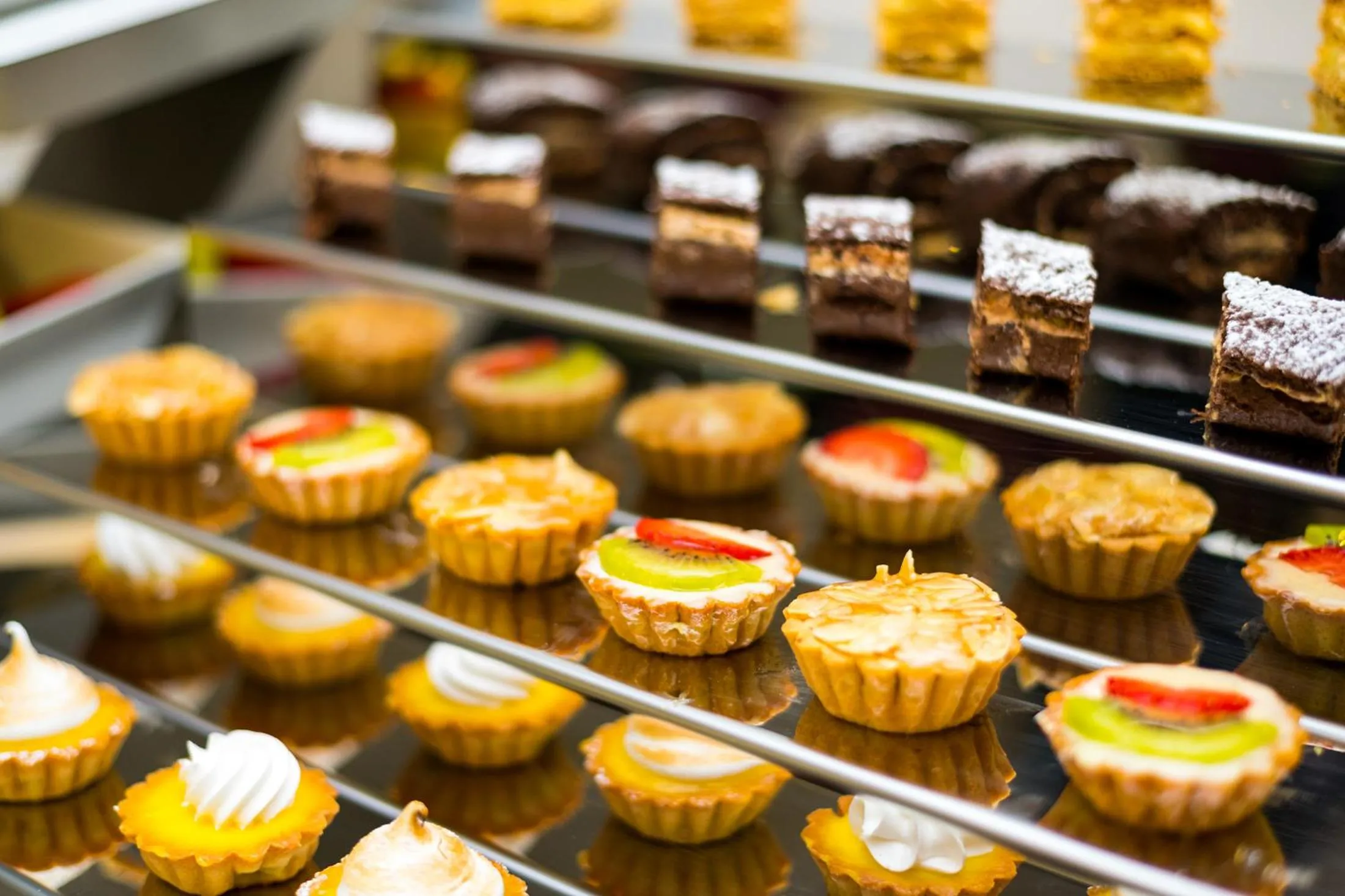 Restaurant/places to eat in Hotel Best Night