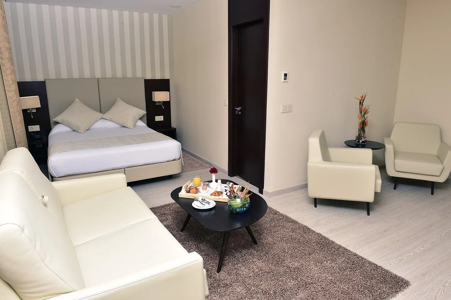 Photo of the whole room, Bed in AZ Hôtels Zeralda